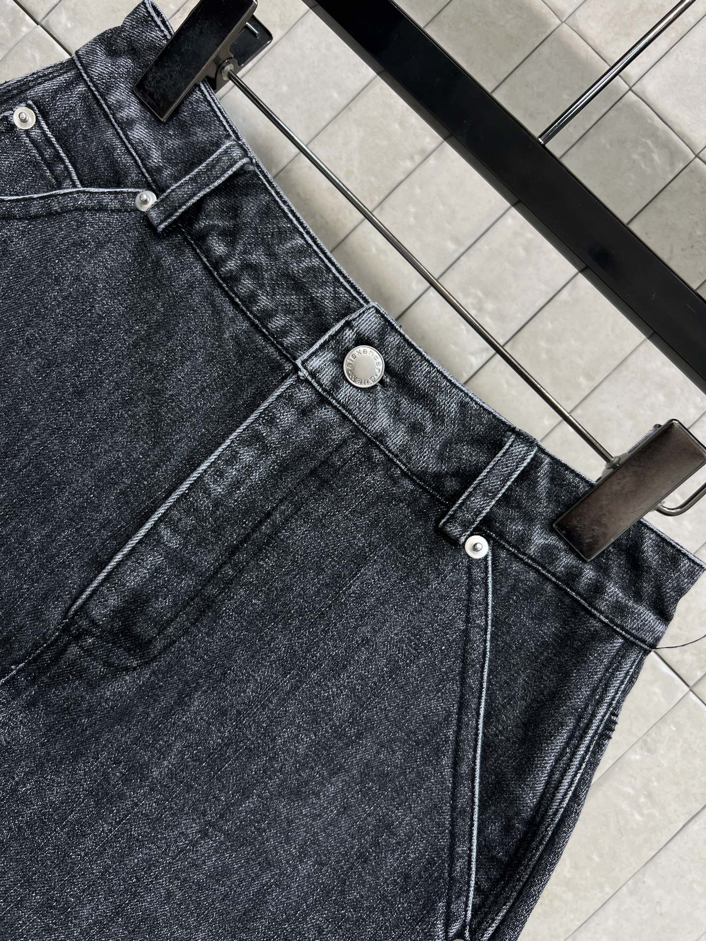 AW家 26春夏新款 烟灰色牛仔套装 翻领短款外套+高腰A字裤裙 水洗棉材质 复古做旧质感超有型！外套宽