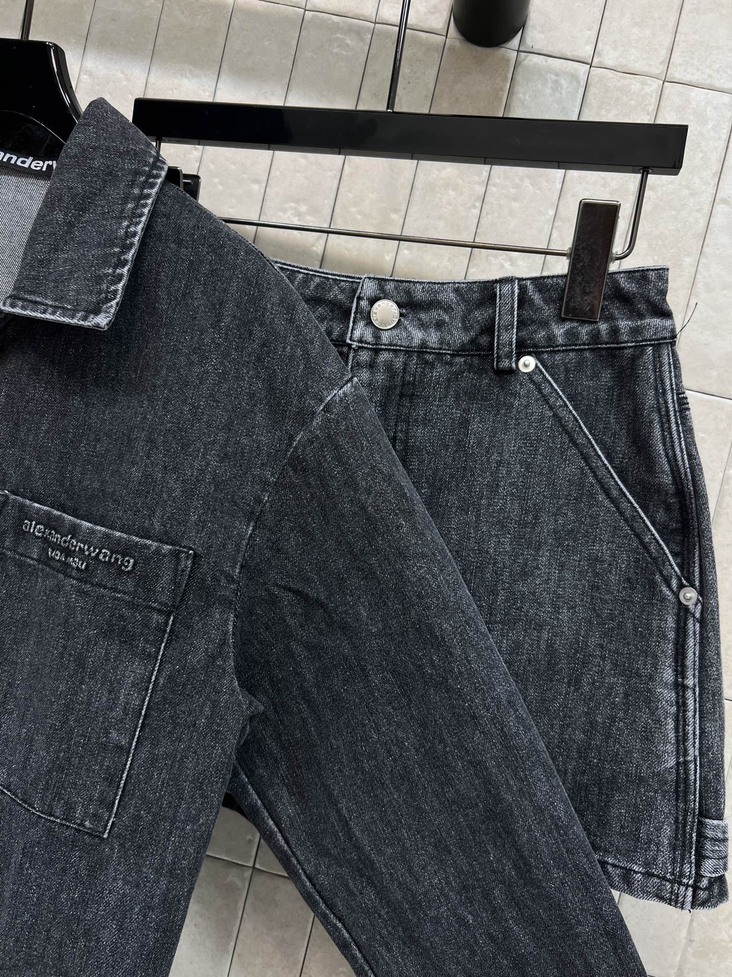 AW家 26春夏新款 烟灰色牛仔套装 翻领短款外套+高腰A字裤裙 水洗棉材质 复古做旧质感超有型！外套宽