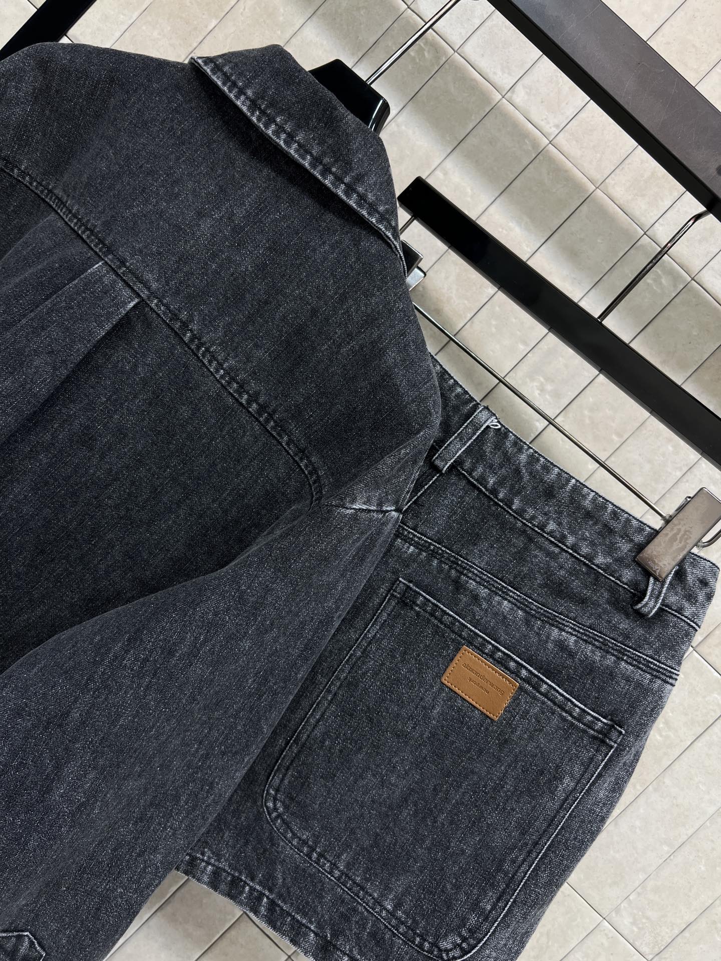 AW家 26春夏新款 烟灰色牛仔套装 翻领短款外套+高腰A字裤裙 水洗棉材质 复古做旧质感超有型！外套宽