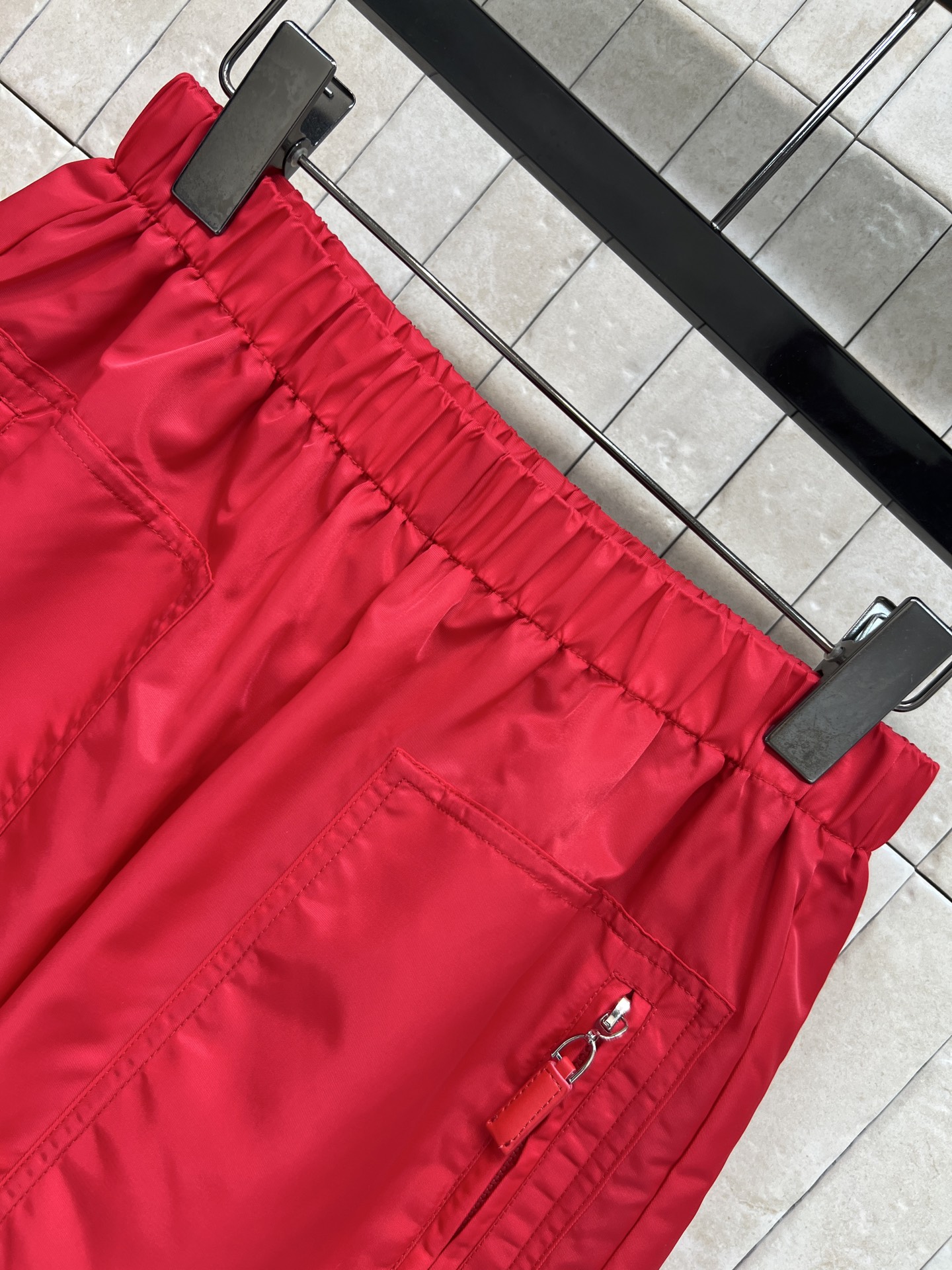 PD家 26春夏新款 三角标休闲套装 连帽外套+高腰短裤 防风防水尼龙面料 防泼水处理 轻松应对小雨 宽