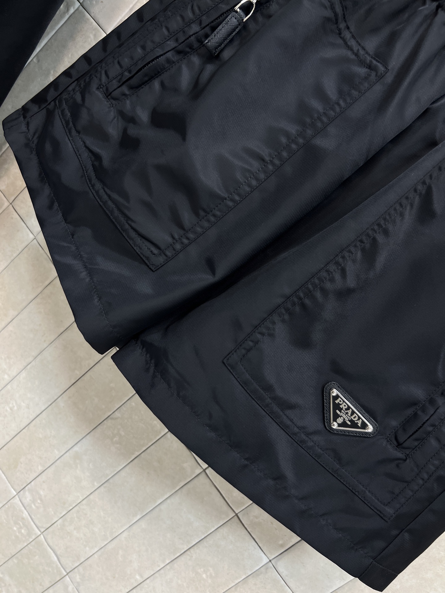 PD家 26春夏新款 三角标休闲套装 连帽外套+高腰短裤 防风防水尼龙面料 防泼水处理 轻松应对小雨 宽