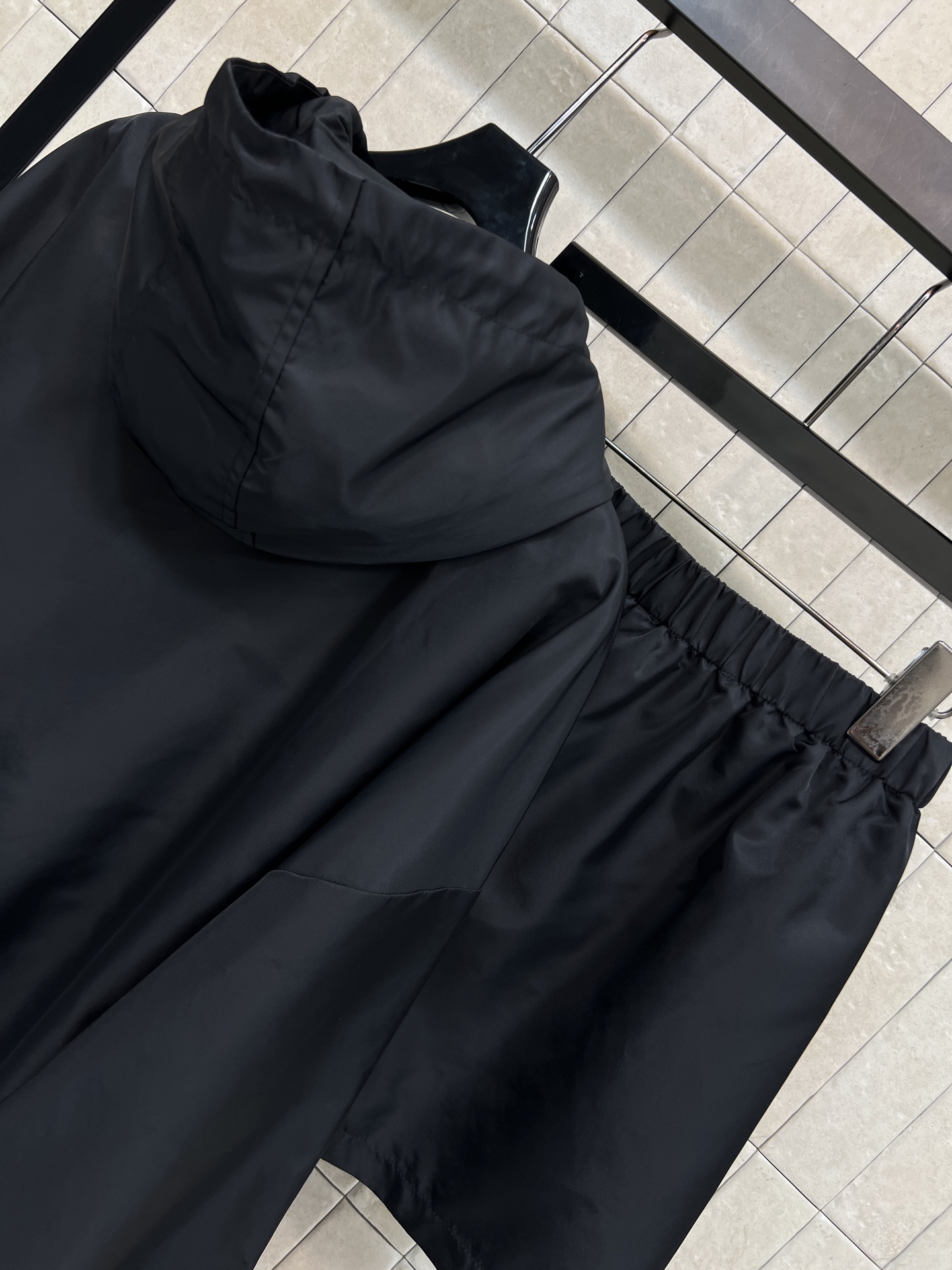 PD家 26春夏新款 三角标休闲套装 连帽外套+高腰短裤 防风防水尼龙面料 防泼水处理 轻松应对小雨 宽