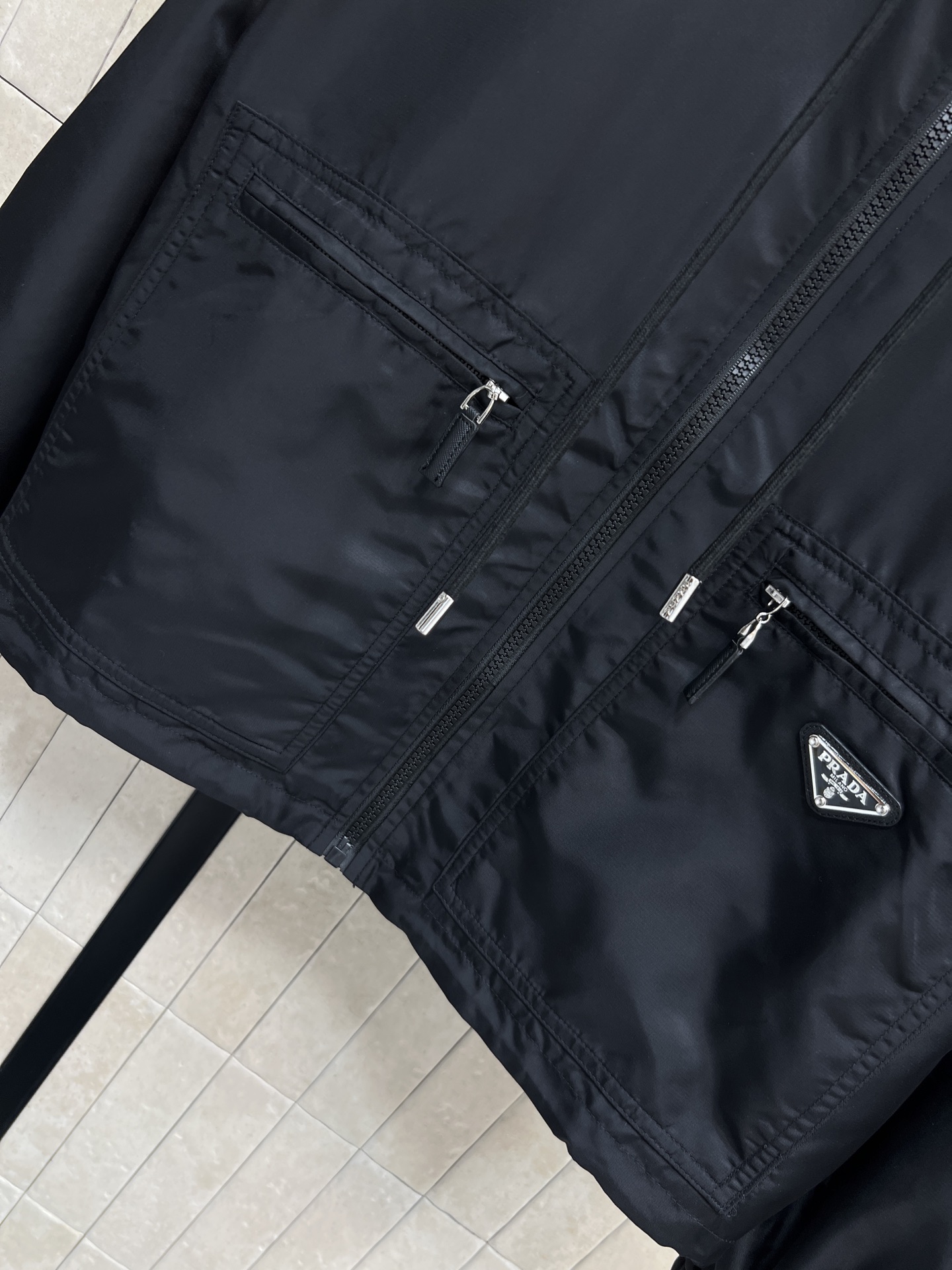 PD家 26春夏新款 三角标休闲套装 连帽外套+高腰短裤 防风防水尼龙面料 防泼水处理 轻松应对小雨 宽