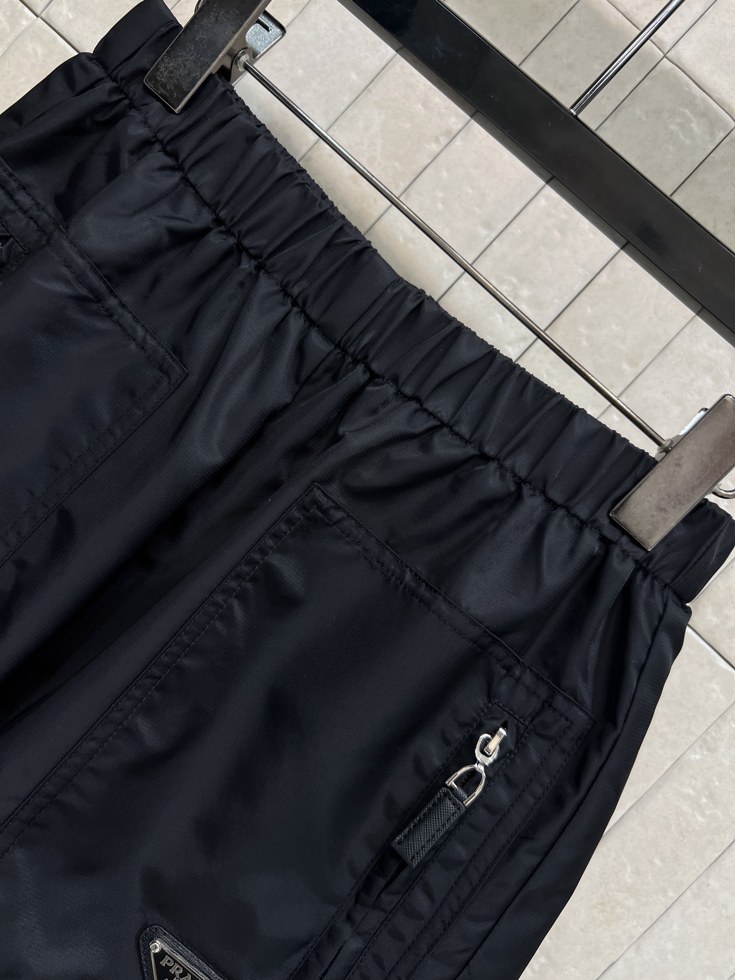 PD家 26春夏新款 三角标休闲套装 连帽外套+高腰短裤 防风防水尼龙面料 防泼水处理 轻松应对小雨 宽