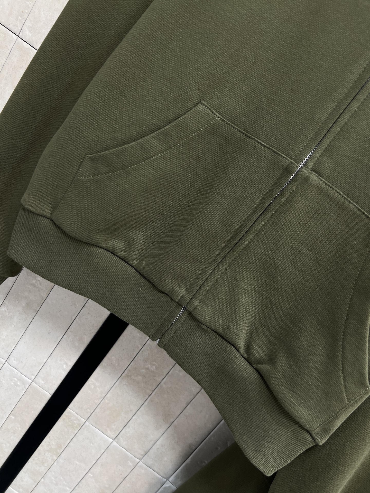 LE家 26春夏新款 运动休闲套装 连帽拉链外套+高腰休闲裤 一套上身显瘦又休闲运动 定制字母刺绣贴章点