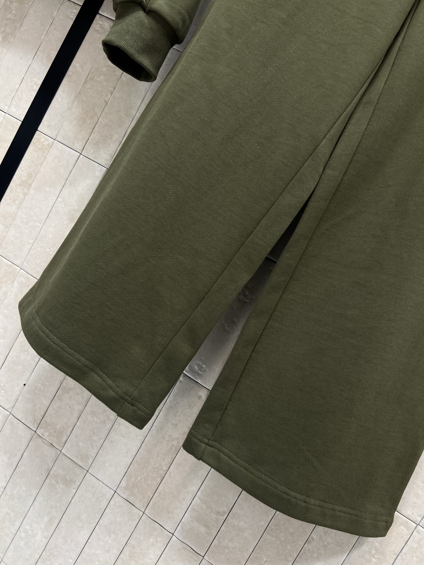 LE家 26春夏新款 运动休闲套装 连帽拉链外套+高腰休闲裤 一套上身显瘦又休闲运动 定制字母刺绣贴章点