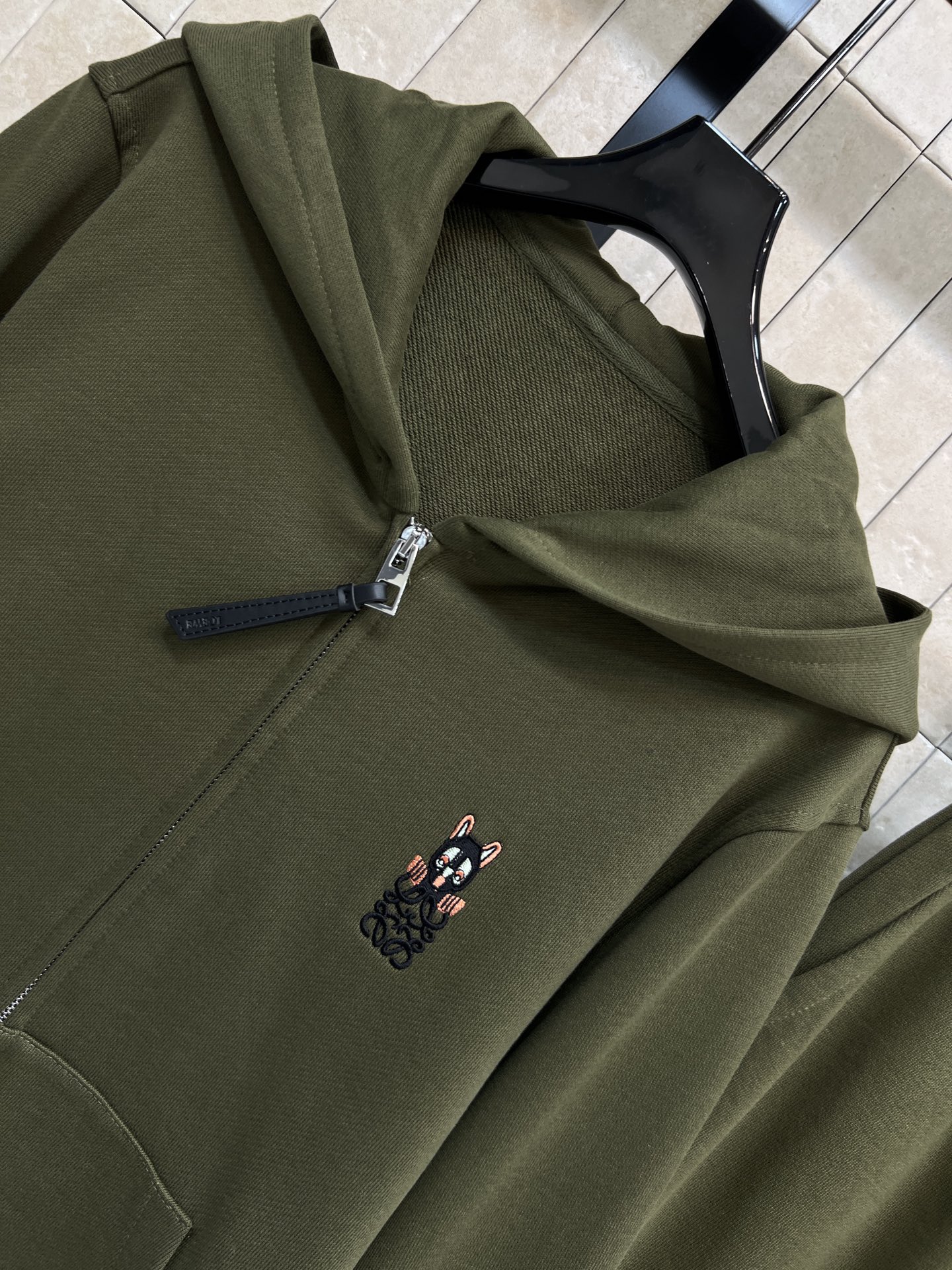 LE家 26春夏新款 运动休闲套装 连帽拉链外套+高腰休闲裤 一套上身显瘦又休闲运动 定制字母刺绣贴章点