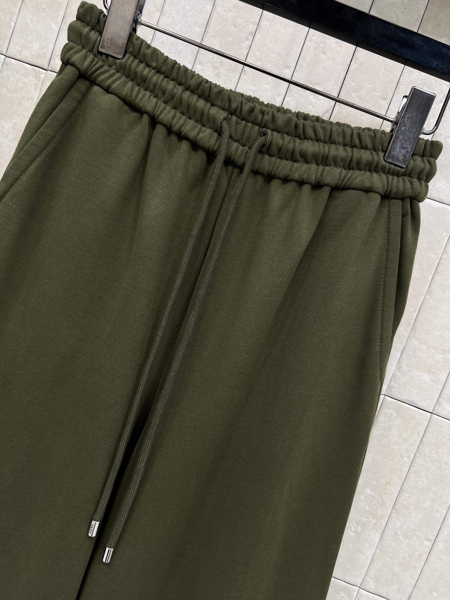 LE家 26春夏新款 运动休闲套装 连帽拉链外套+高腰休闲裤 一套上身显瘦又休闲运动 定制字母刺绣贴章点