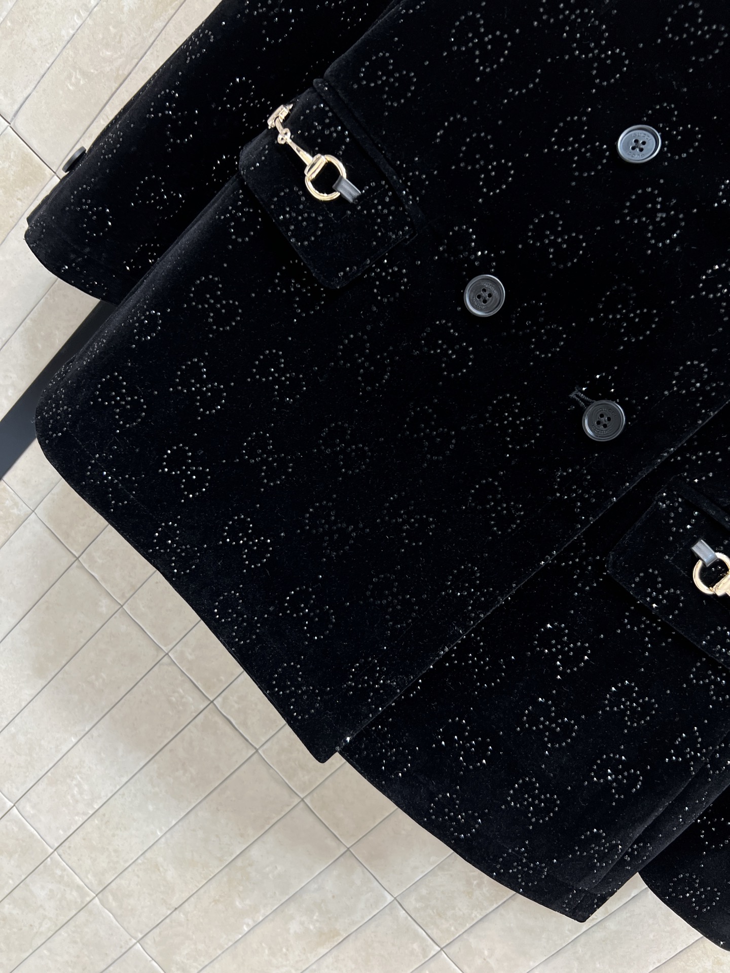 G家 26春夏新款 丝绒G提花烫钻双排扣西装外套 黑色提花双排扣西装外套 采用高品质丝绒面料 低调花纹设