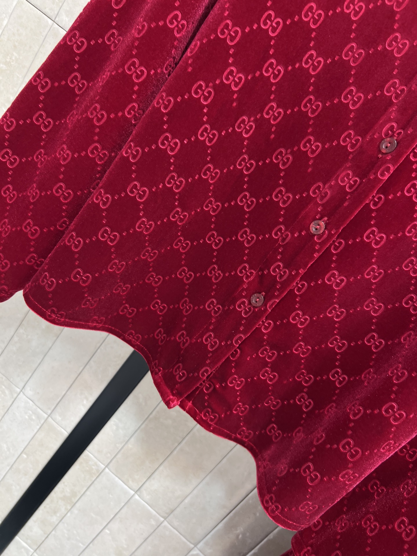 G家 26春夏新款 酒红色GG提花丝绒套装 长袖衬衫和高腰阔腿裤 低调酒红色丝绒材质+GG老花提花 奢华