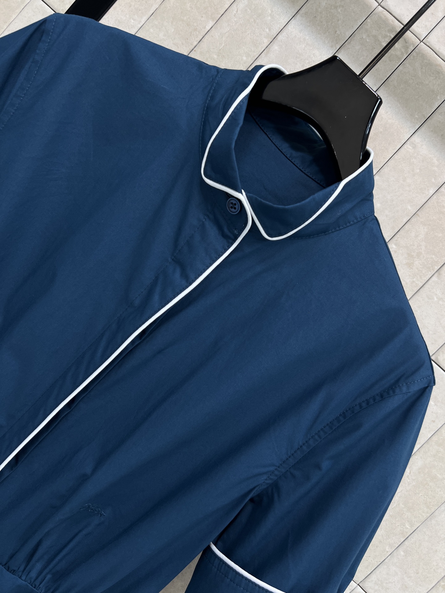 D家 26早春新款 小立领短袖衬衫连衣裙 深蓝色调+蝴蝶结腰带 优雅复古气质满分 高品质面料 剪裁精致 