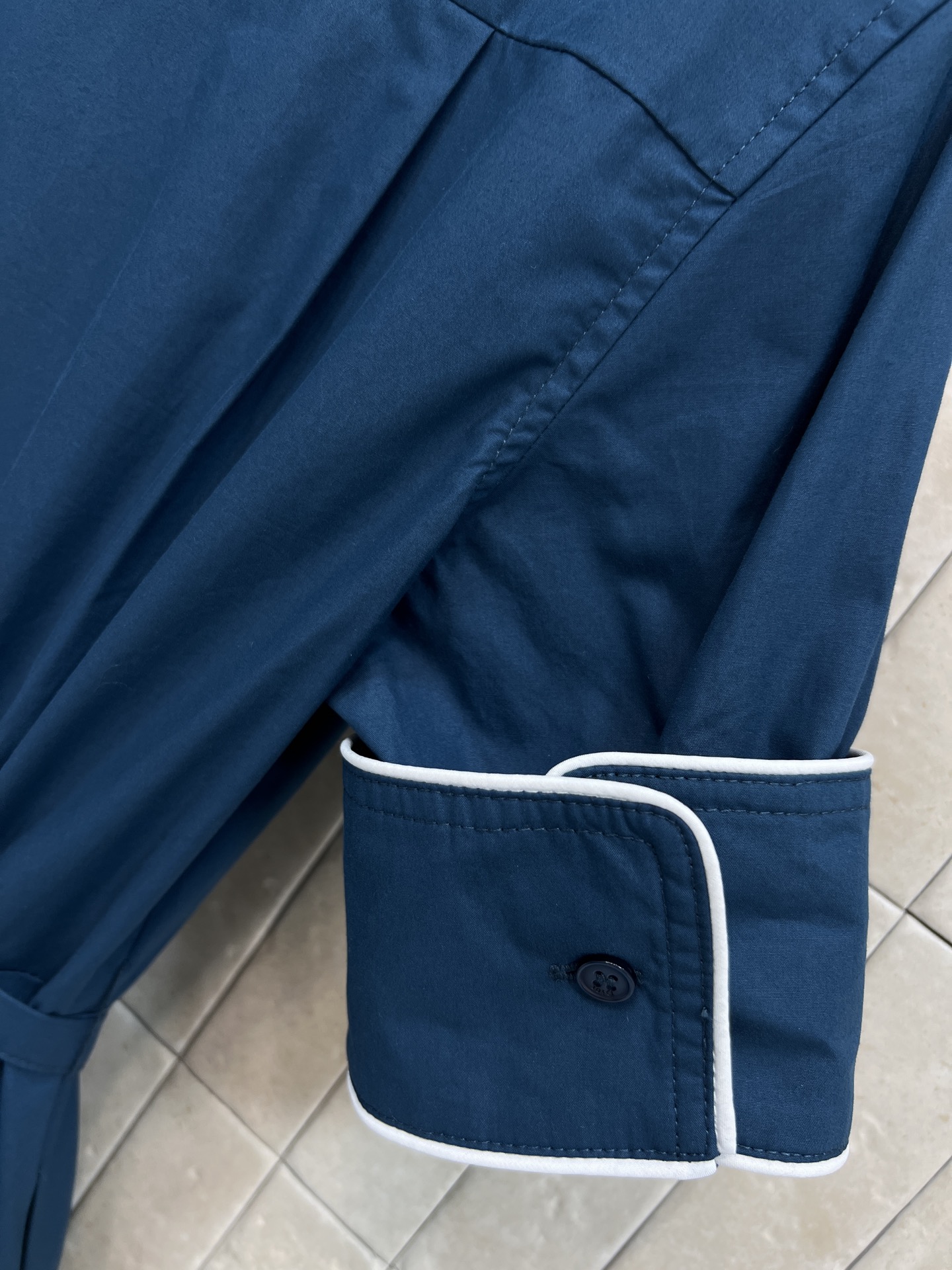 D家 26早春新款 小立领短袖衬衫连衣裙 深蓝色调+蝴蝶结腰带 优雅复古气质满分 高品质面料 剪裁精致 