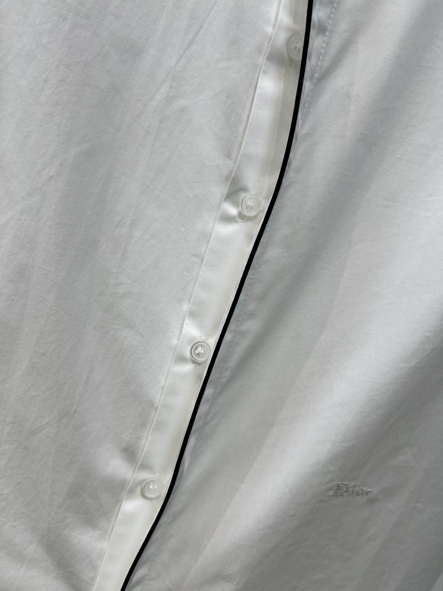 D家 26春夏新款 刺绣logo小立领短袖衬衫 面料挺阔有质感 高级耐看 夏天穿超舒服！撞色边饰+隐藏设