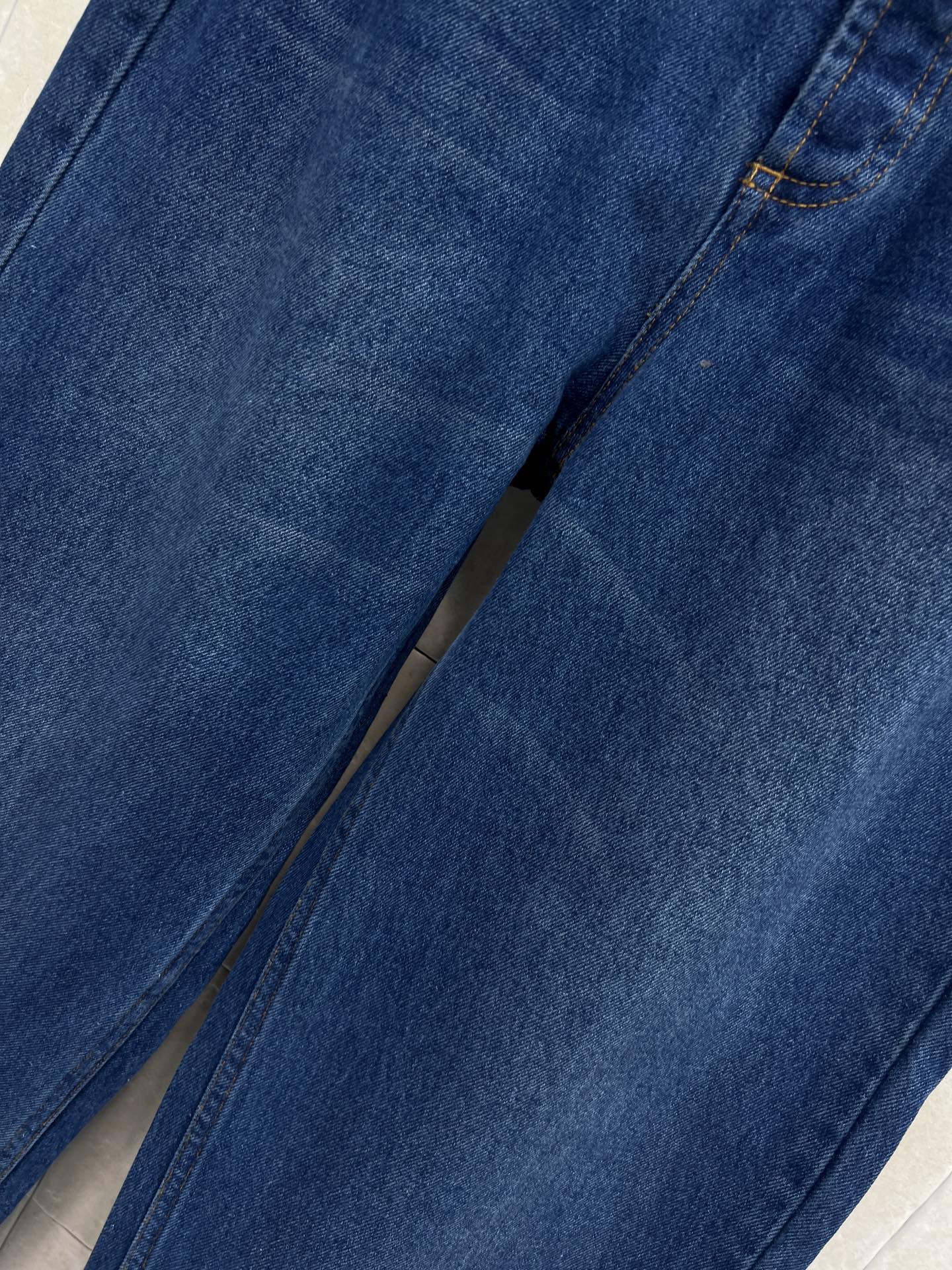 D家 26早春新款 复古高腰直筒牛仔裤 经典浅蓝水洗色 高腰设计修饰腰线 拉长腿部比例 对梨形身材超友好