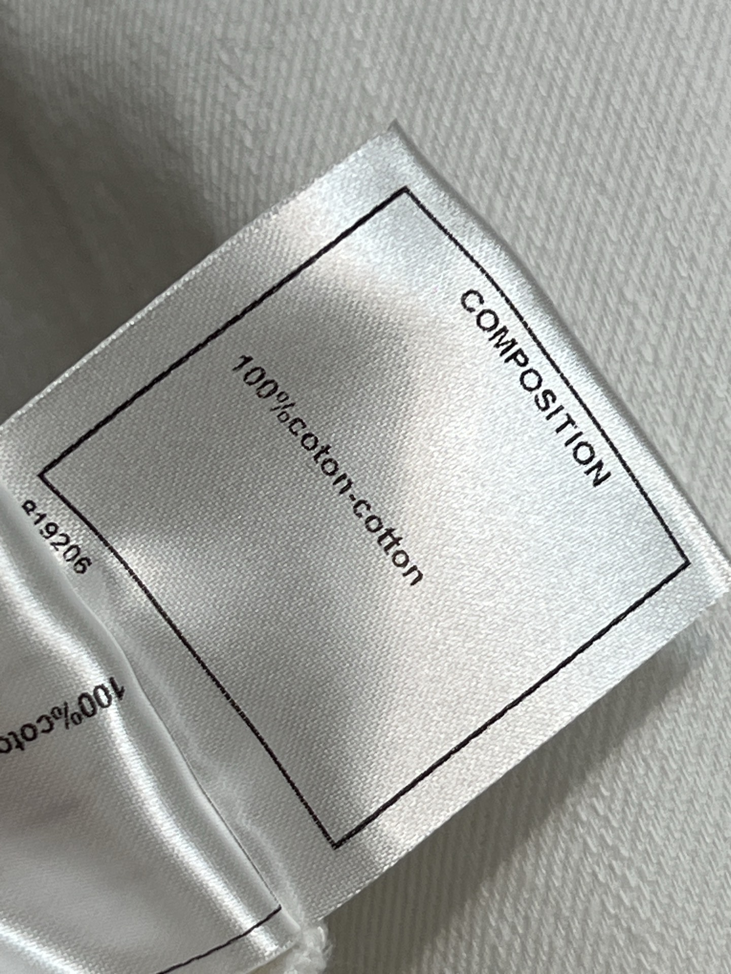 26春夏新款 logo刺绣直筒牛仔裤 采用100%棉 柔软透气 春夏穿超舒服！后口袋大logo刺绣装饰 