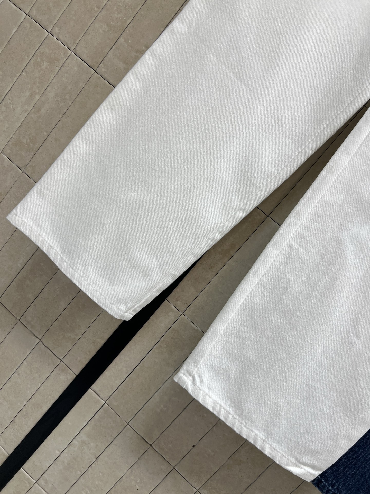 26春夏新款 logo刺绣直筒牛仔裤 采用100%棉 柔软透气 春夏穿超舒服！后口袋大logo刺绣装饰 