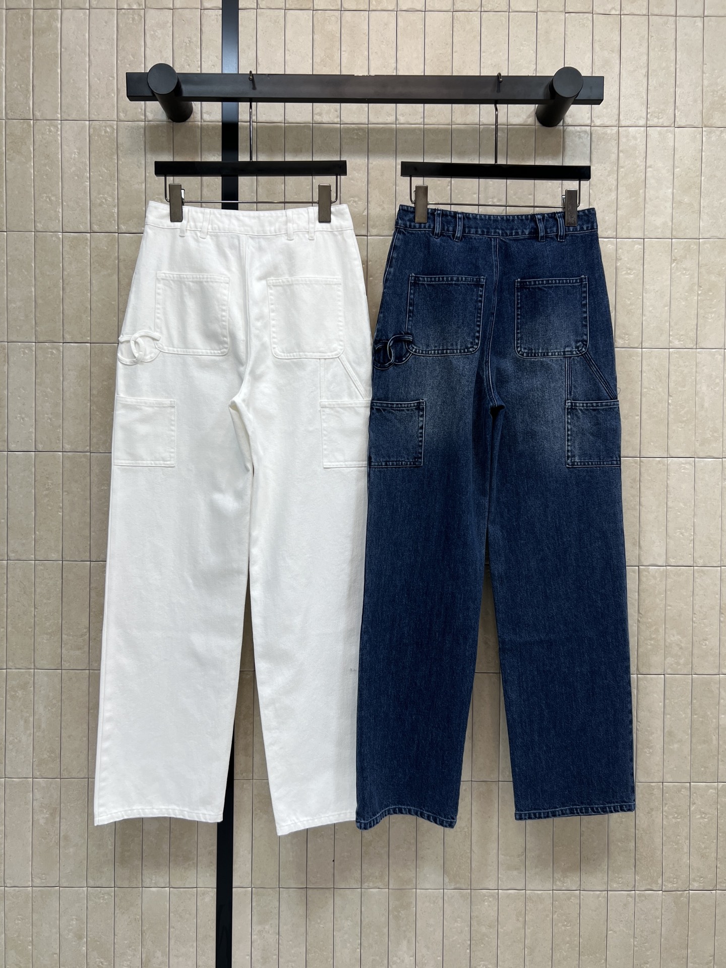 26春夏新款 logo刺绣直筒牛仔裤 采用100%棉 柔软透气 春夏穿超舒服！后口袋大logo刺绣装饰 