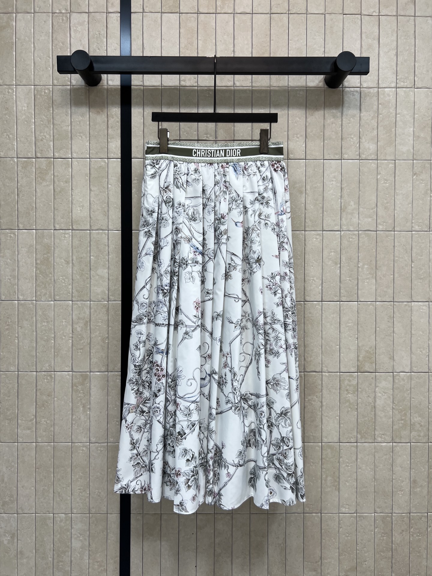 D家 26春夏新款 花卉印花百褶半身裙 轻盈面料+水墨花卉图案 满满艺术感！高腰松紧设计 舒适又显身材 