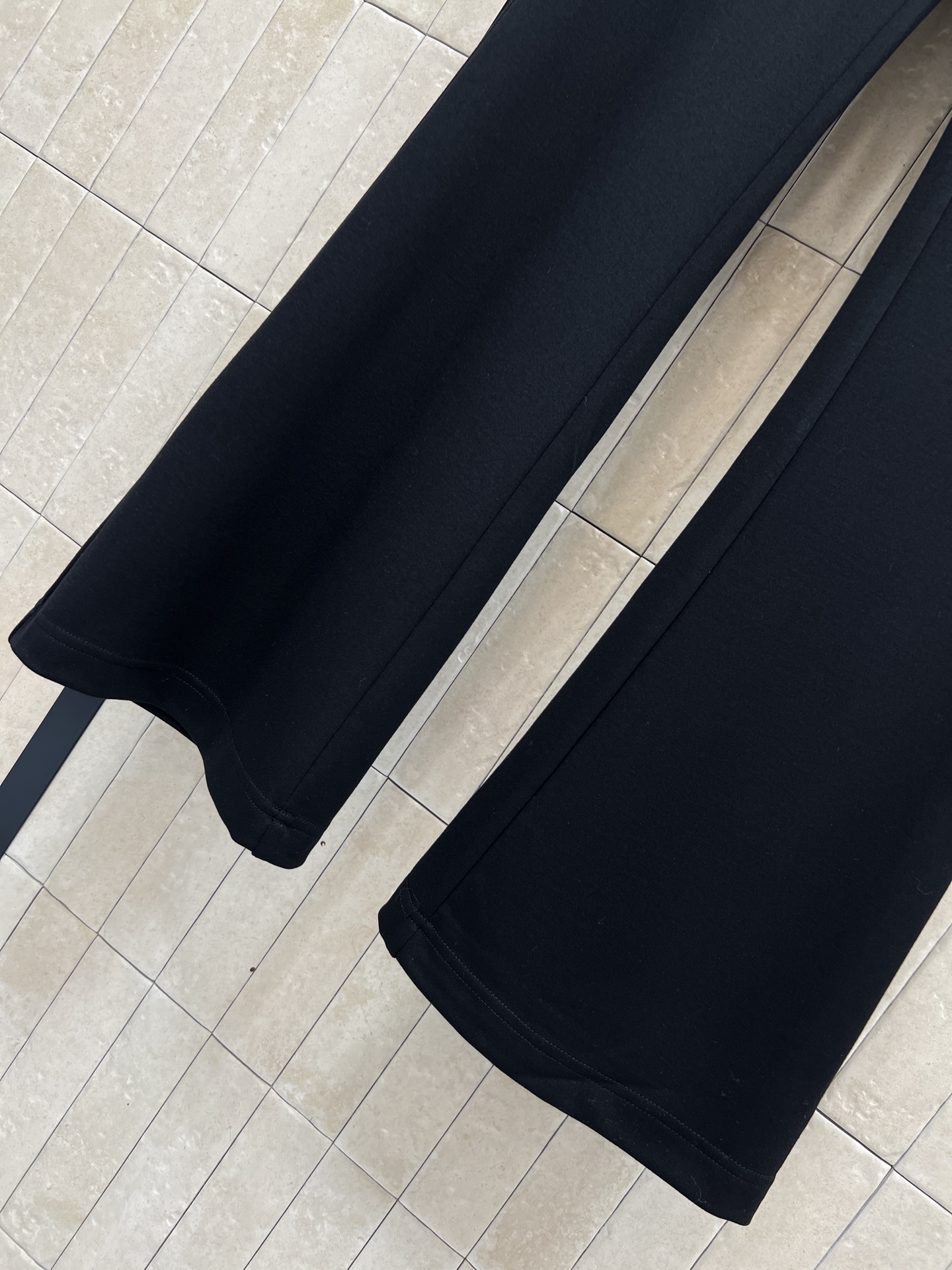 PD家 26春夏新款 黑色微喇叭裤 高腰设计+微喇叭裤脚 修饰腿型超显瘦！面料垂感好 穿着舒适 日常通勤