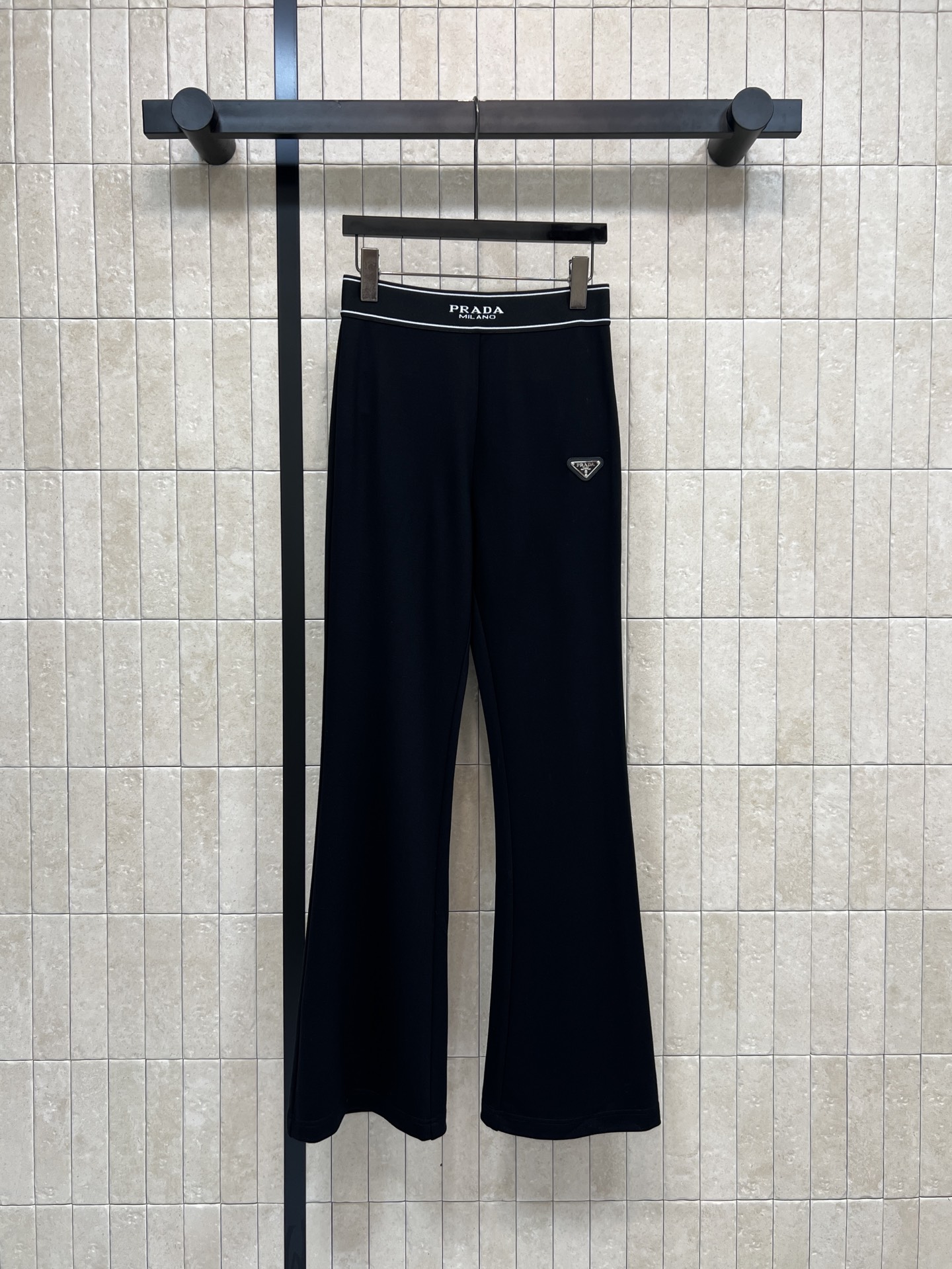 PD家 26春夏新款 黑色微喇叭裤 高腰设计+微喇叭裤脚 修饰腿型超显瘦！面料垂感好 穿着舒适 日常通勤