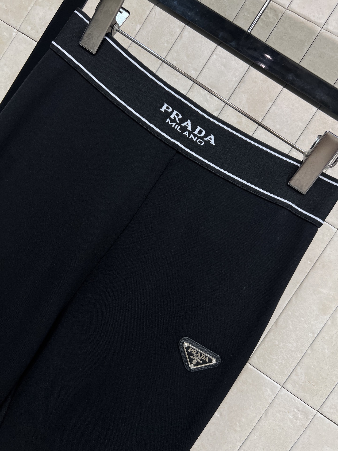 PD家 26春夏新款 黑色微喇叭裤 高腰设计+微喇叭裤脚 修饰腿型超显瘦！面料垂感好 穿着舒适 日常通勤