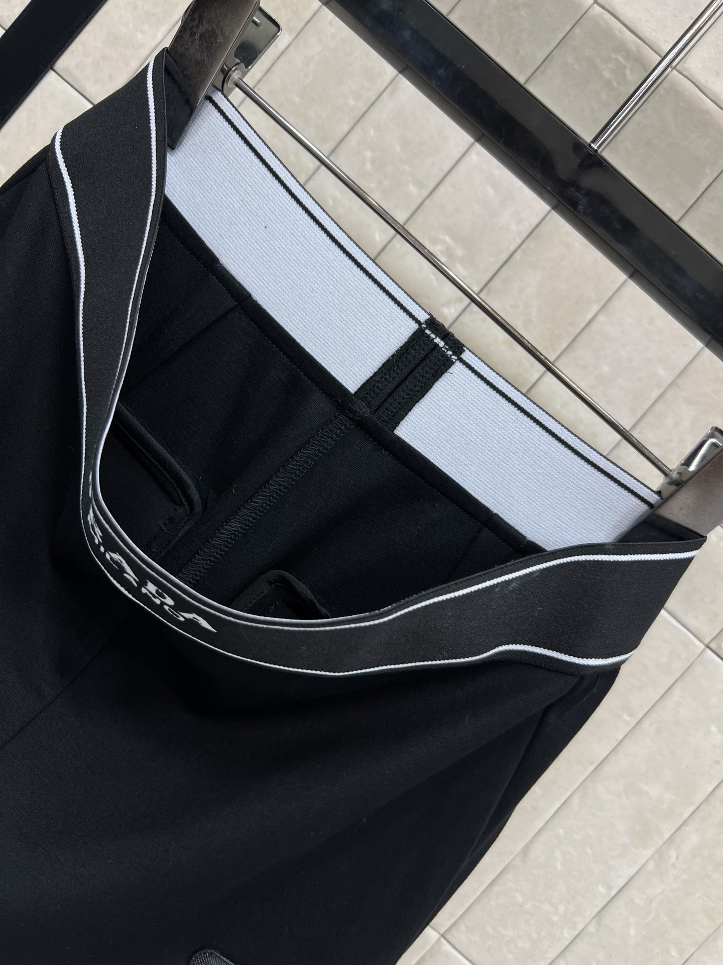 PD家 26春夏新款 黑色微喇叭裤 高腰设计+微喇叭裤脚 修饰腿型超显瘦！面料垂感好 穿着舒适 日常通勤