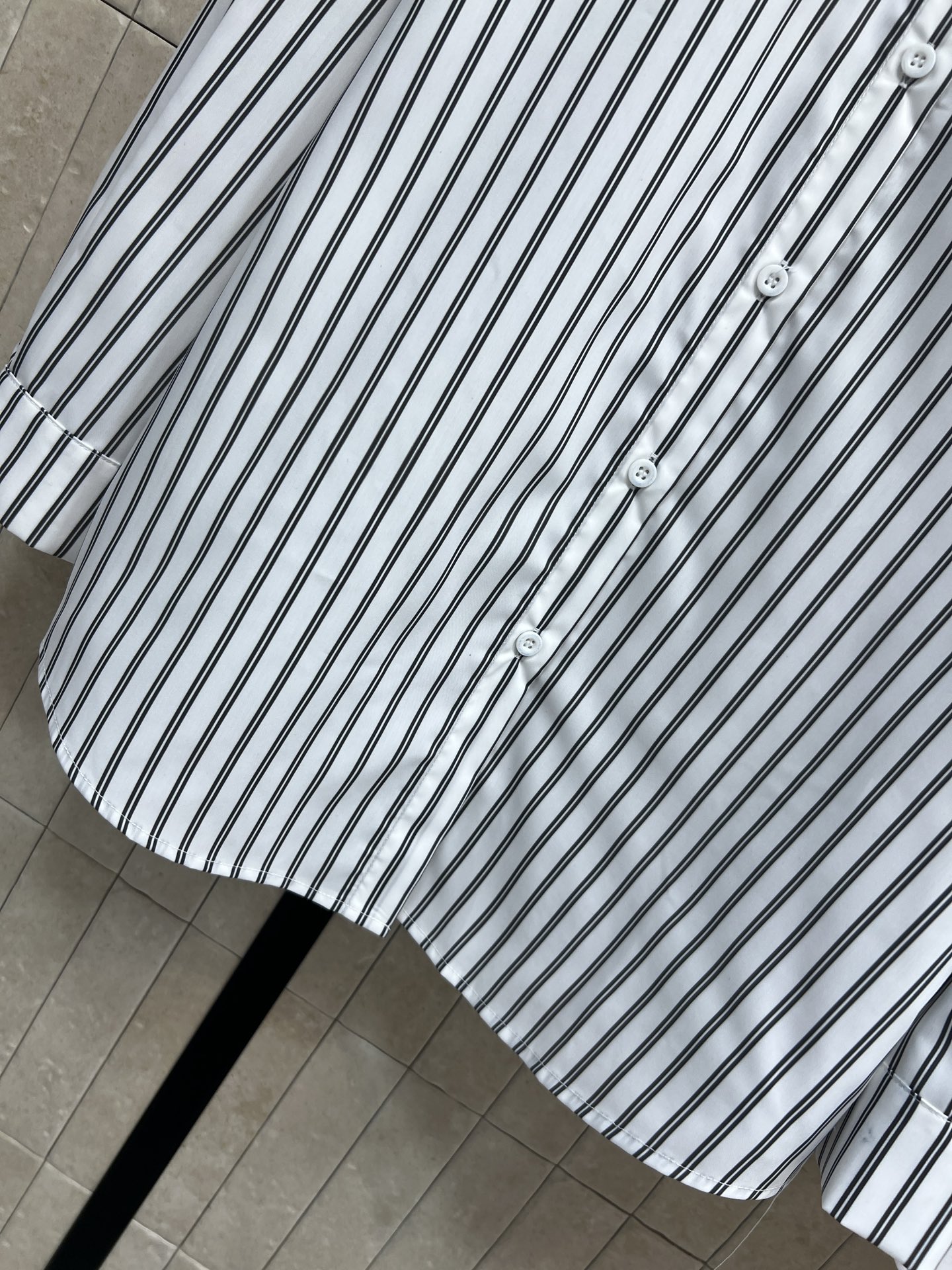 26春夏新款 logo刺绣条纹衬衫 经典竖条纹+胸前双C刺绣 品牌感满满！轻薄透气面料 春夏穿超舒服 宽