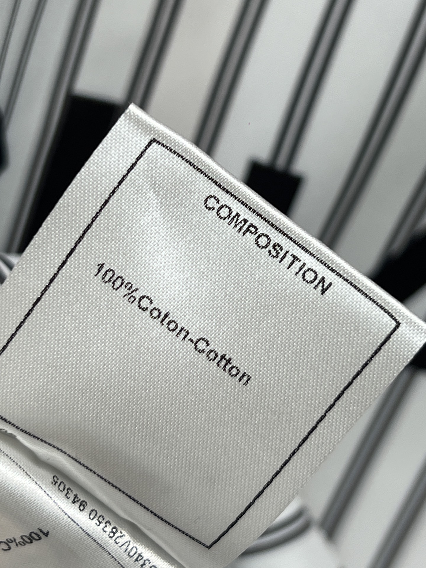 26春夏新款 logo刺绣条纹衬衫 经典竖条纹+胸前双C刺绣 品牌感满满！轻薄透气面料 春夏穿超舒服 宽