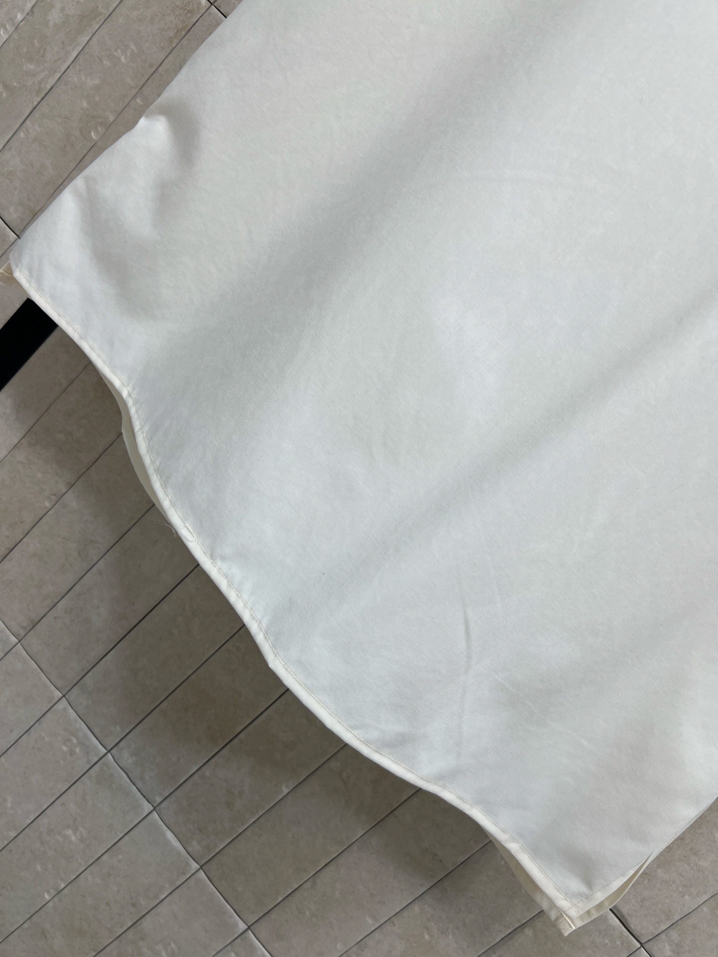 26春夏新款 撞色捆边背心 奶白底色+酒红撞色边 简约复古又高级 纯棉材质柔软亲肤 透气舒适 春夏穿超合