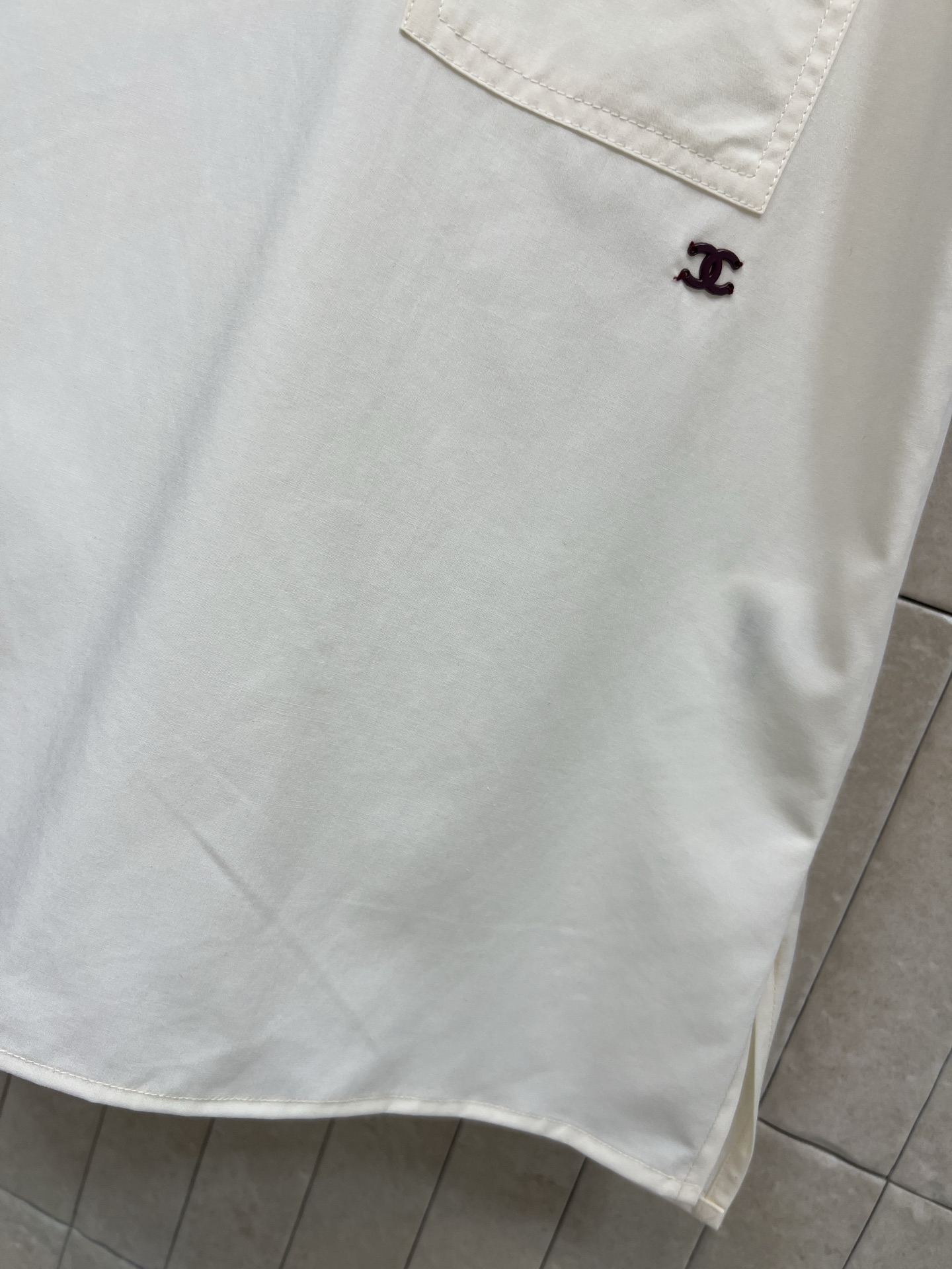 26春夏新款 撞色捆边背心 奶白底色+酒红撞色边 简约复古又高级 纯棉材质柔软亲肤 透气舒适 春夏穿超合