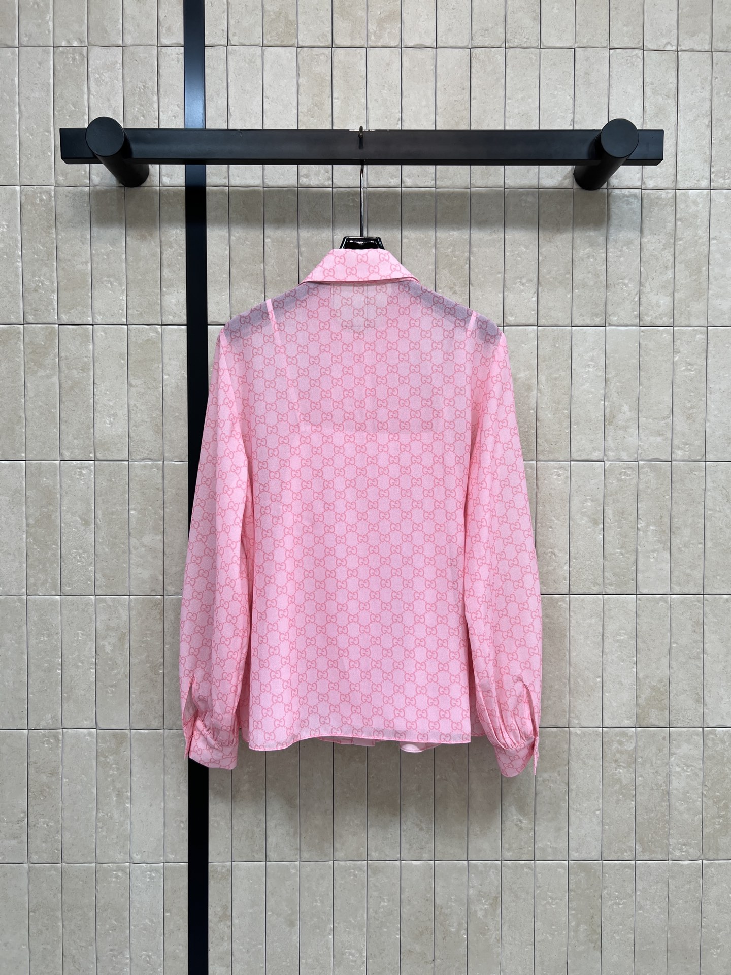 G家 26春夏新款 粉色GG提花飘带衬衫 内搭吊带内衬两件套 定制粉色GG提花面料 轻薄透气 法式浪漫风