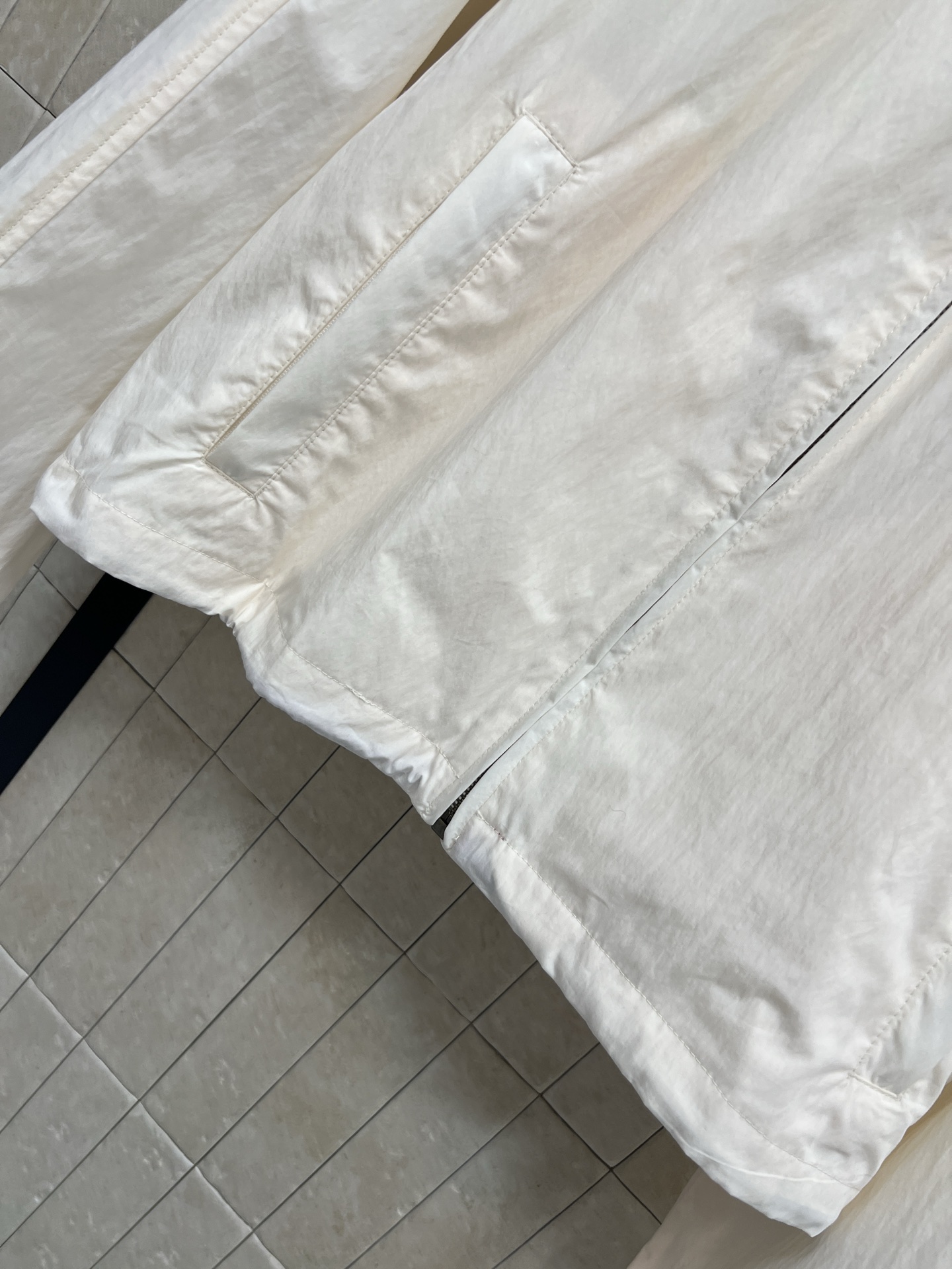 BUR家 26春夏新款 格纹连帽外套 米白色防风面料 轻盈舒适 防泼水处理超实用！胸前马术骑士刺绣+可拆