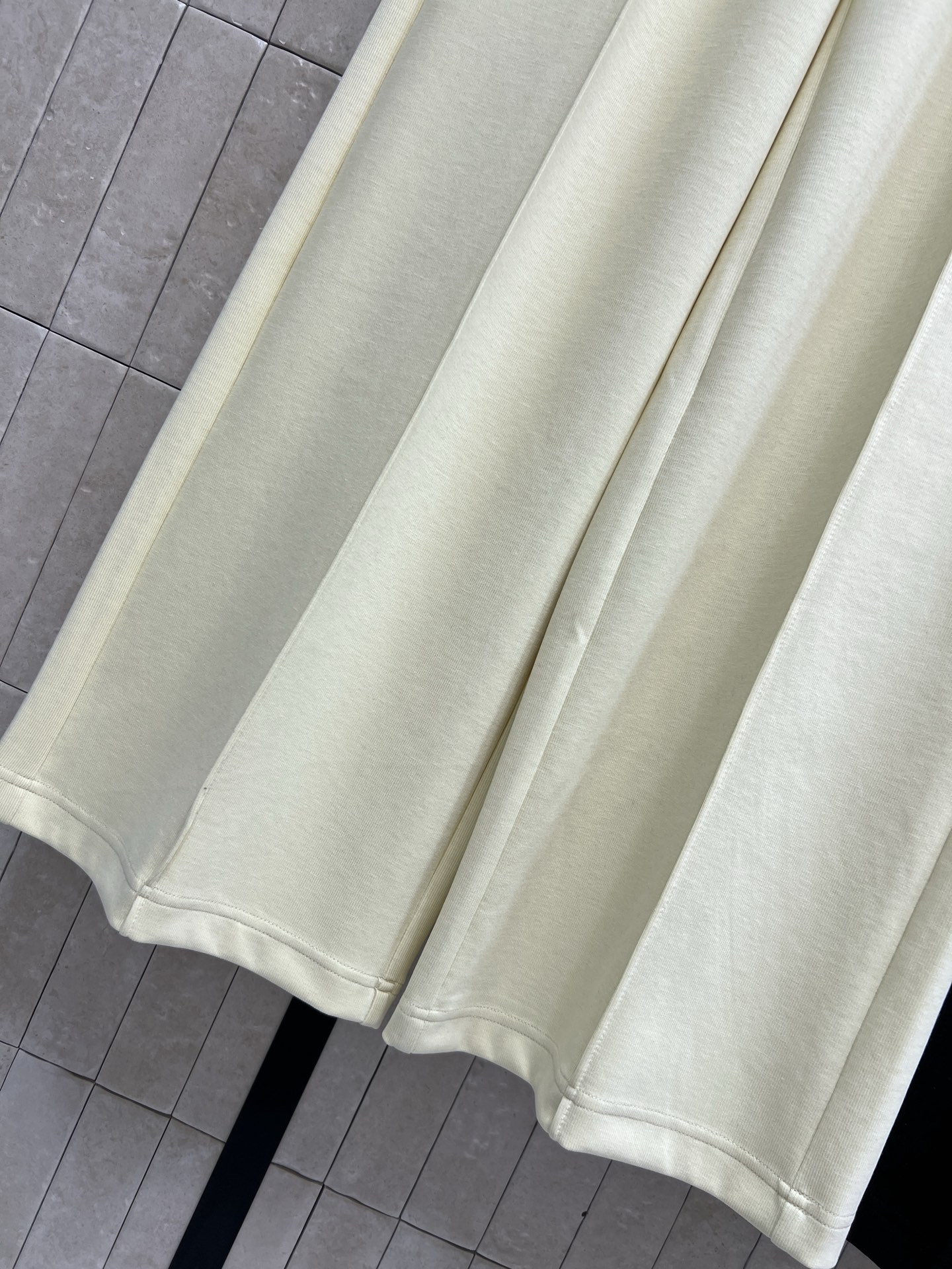 26春夏新款 美式刺绣运动裤 高腰宽松阔腿设计 垂感面料超显瘦 梨形身材友好！松紧腰+抽绳 舒适又实用 