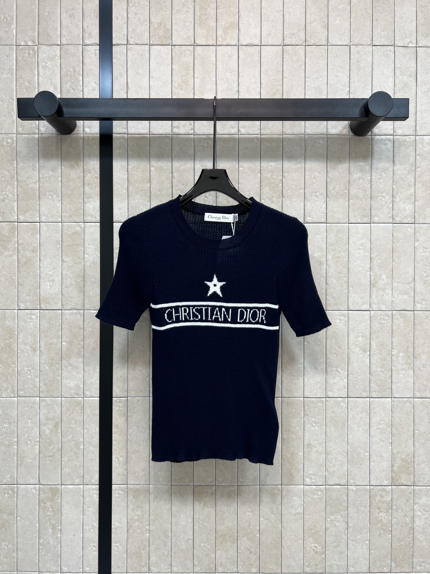 D家 26春夏新款 幸运星针织短袖 柔软针织面料 穿着舒适透气 春夏必备！正面五角星+字母logo刺绣 