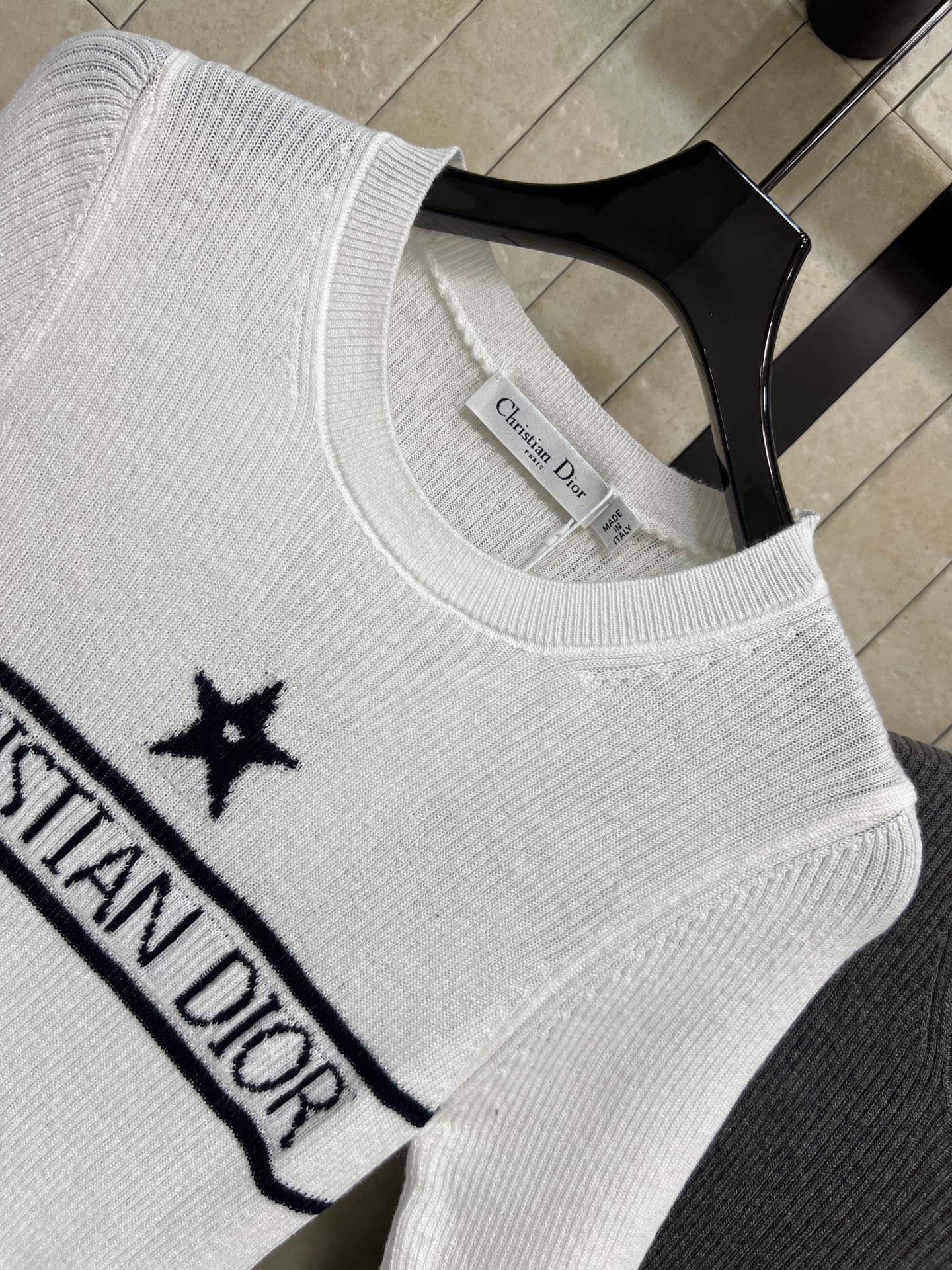 D家 26春夏新款 幸运星针织短袖 柔软针织面料 穿着舒适透气 春夏必备！正面五角星+字母logo刺绣 