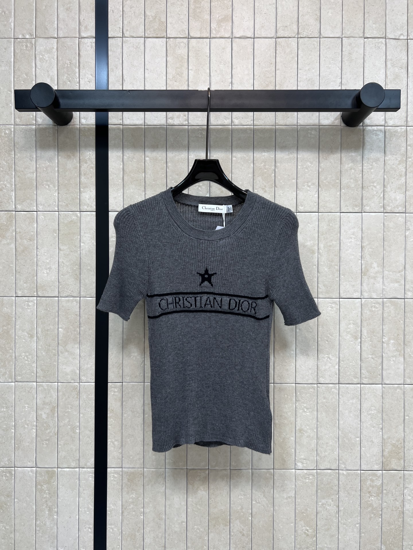 D家 26春夏新款 幸运星针织短袖 柔软针织面料 穿着舒适透气 春夏必备！正面五角星+字母logo刺绣 