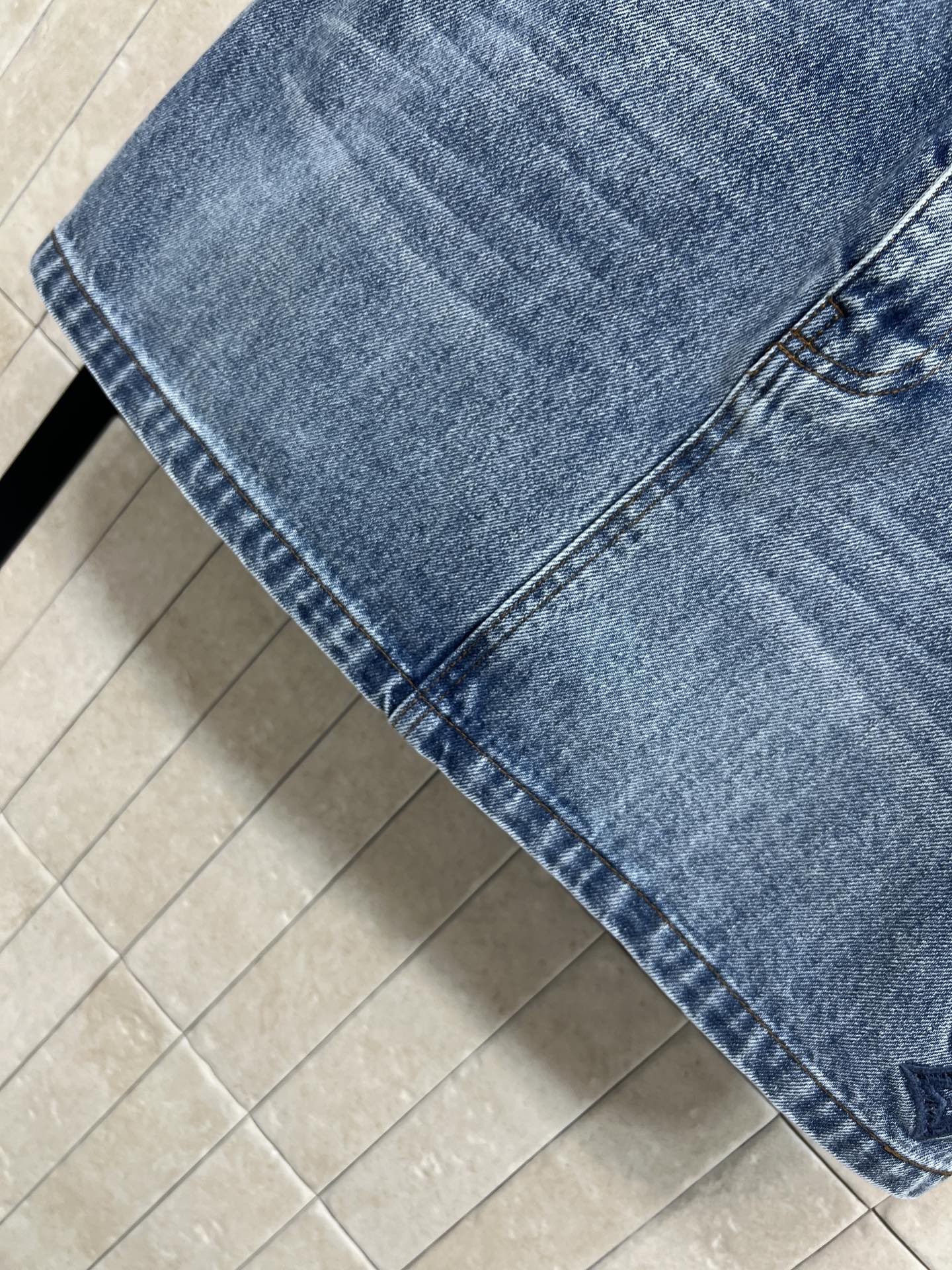 L家 26春夏新款 镂空刺绣牛仔短裙 复古水洗工艺 满满美式复古感！高腰A字版型 显瘦又修饰腰线 右侧镂