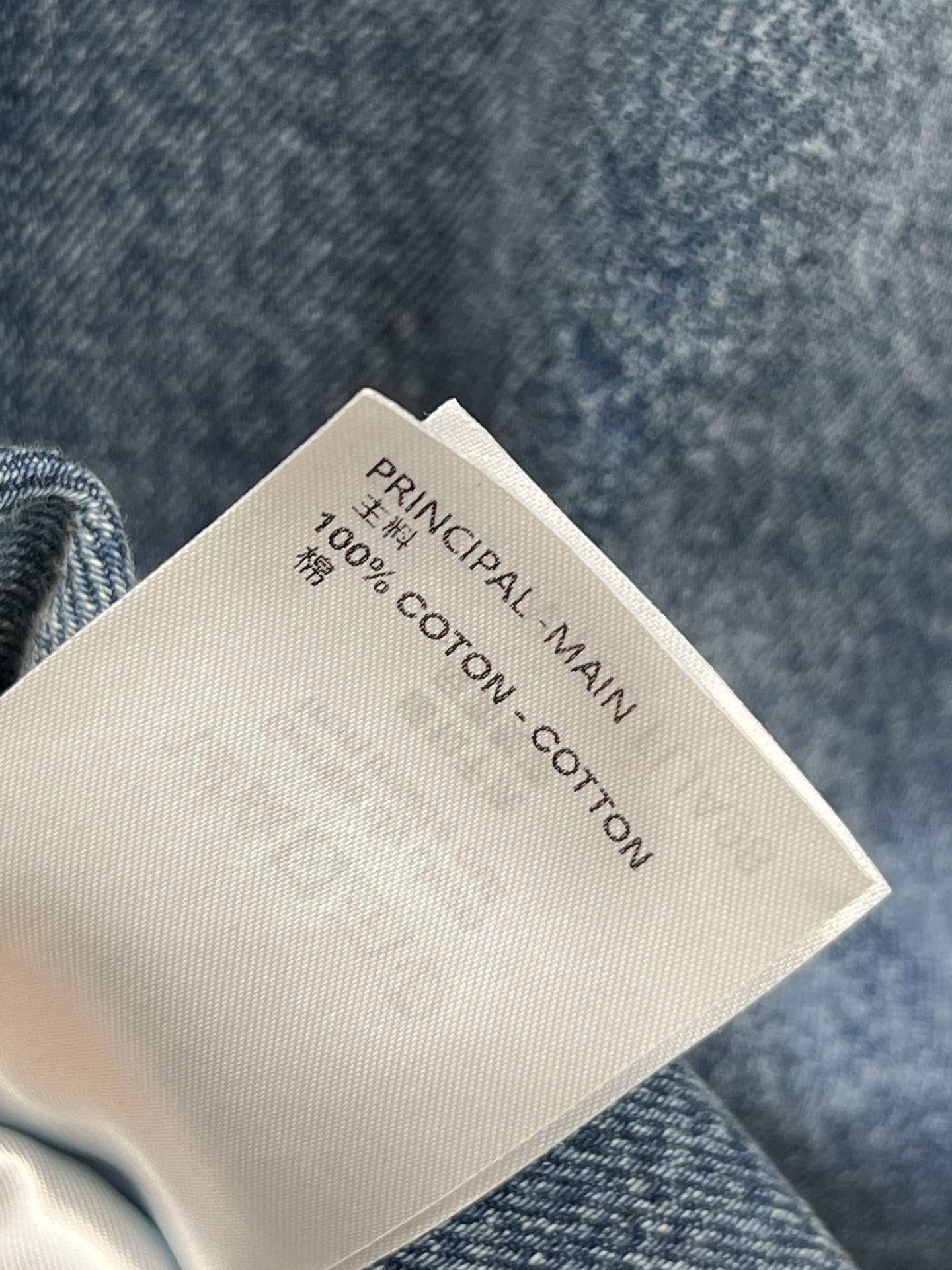 L家 26春夏新款 镂空刺绣牛仔衬衫 经典蓝色水洗面料 柔软舒适 日常穿搭超友好！袖身镂空立体老花刺绣 