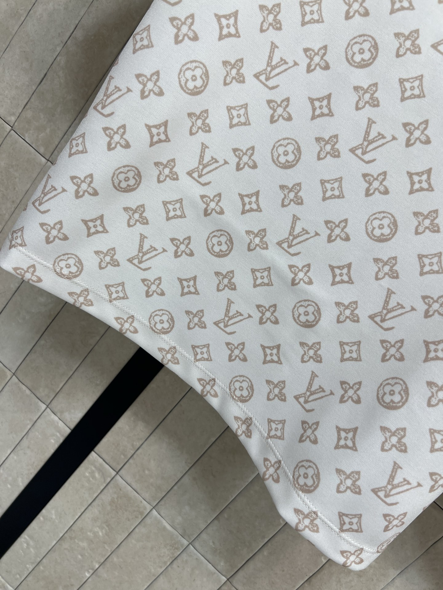 L家 26春夏新款 老花印花休闲运动套装 圆领短袖+高腰短裤 经典Monogram提花设计简约又奢华质感