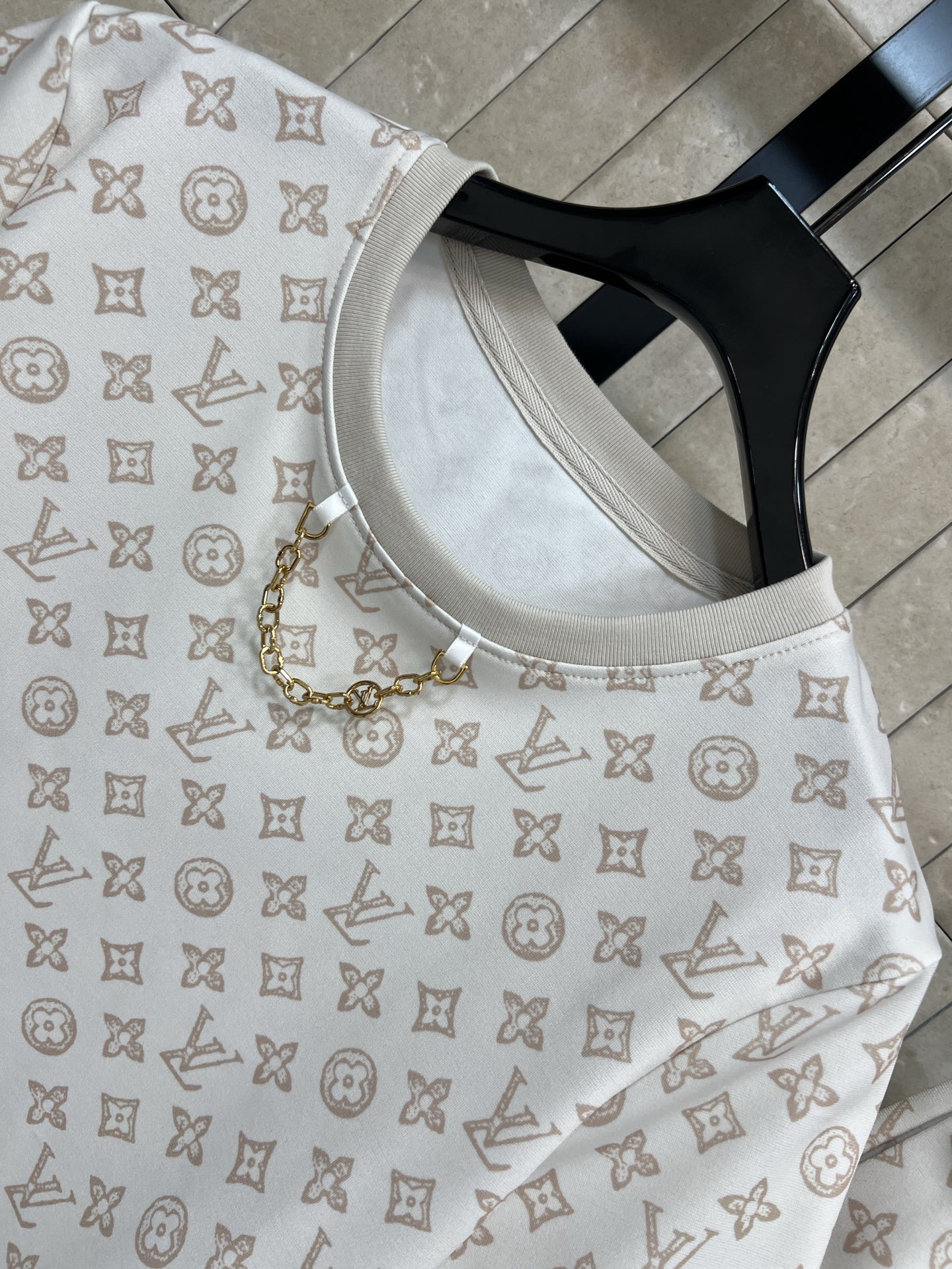 L家 26春夏新款 老花印花休闲运动套装 圆领短袖+高腰短裤 经典Monogram提花设计简约又奢华质感