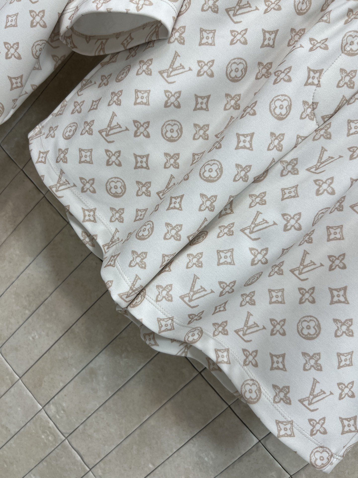 L家 26春夏新款 老花印花休闲运动套装 圆领短袖+高腰短裤 经典Monogram提花设计简约又奢华质感
