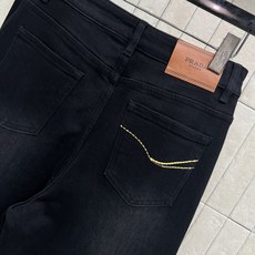 26春夏新款 黑色高腰阔腿牛仔裤宽松直筒设计 梨形身材友好 遮胯显瘦超加分!面料柔软有弹性 穿着舒适不紧 26春夏新款 黑色高腰阔腿牛仔裤宽松直筒设计 梨形身材友好 遮胯显瘦超加分!面料柔软有弹性 穿着舒适不紧