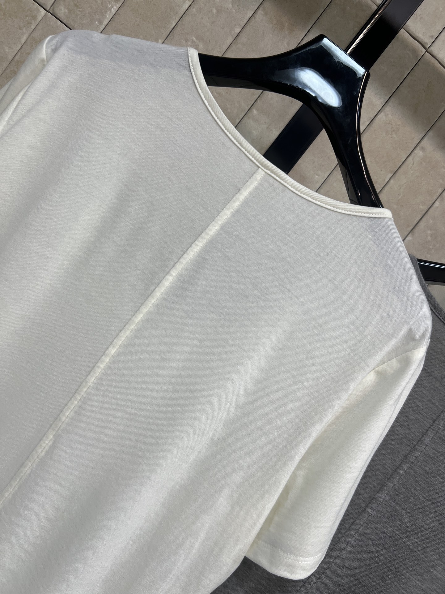 26春夏新款 大U领短袖T恤夏天穿超舒服！鹅蛋领设计修饰颈部线条 显瘦又优雅 宽松版型 包容性强 适合各