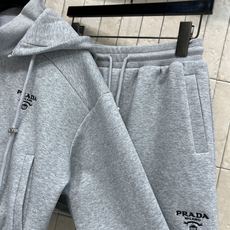 PD家 26春夏新款 休闲运动卫衣套装 连帽拉链卫衣外套+松紧短裙 棉质面料柔软舒适 春秋季节穿着超合适 PD家 26春夏新款 休闲运动卫衣套装 连帽拉链卫衣外套+松紧短裙 棉质面料柔软舒适 春秋季节穿着超合适