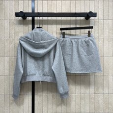 PD家 26春夏新款 休闲运动卫衣套装 连帽拉链卫衣外套+松紧短裙 棉质面料柔软舒适 春秋季节穿着超合适 PD家 26春夏新款 休闲运动卫衣套装 连帽拉链卫衣外套+松紧短裙 棉质面料柔软舒适 春秋季节穿着超合适