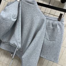 PD家 26春夏新款 休闲运动卫衣套装 连帽拉链卫衣外套+松紧短裙 棉质面料柔软舒适 春秋季节穿着超合适 PD家 26春夏新款 休闲运动卫衣套装 连帽拉链卫衣外套+松紧短裙 棉质面料柔软舒适 春秋季节穿着超合适