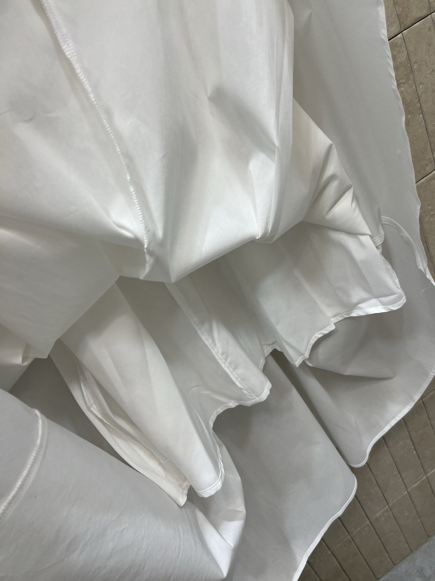 D家 26春夏新款 v翻领无袖连衣裙 v翻领+小蜜蜂刺绣 品牌感满满！纯棉材质 轻盈透气，夏天穿超舒服 