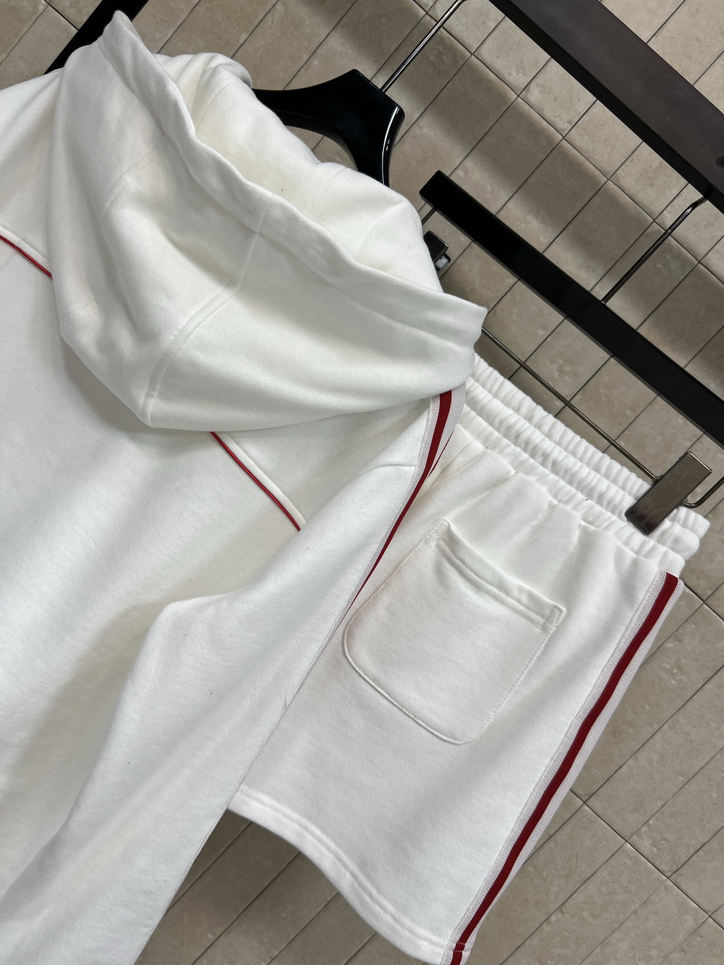 CE家 26春夏新款 条纹运动套装 连帽拉链外套+松紧腰短裤 简约又有细节感！撞色条纹装饰+品牌刺绣标志