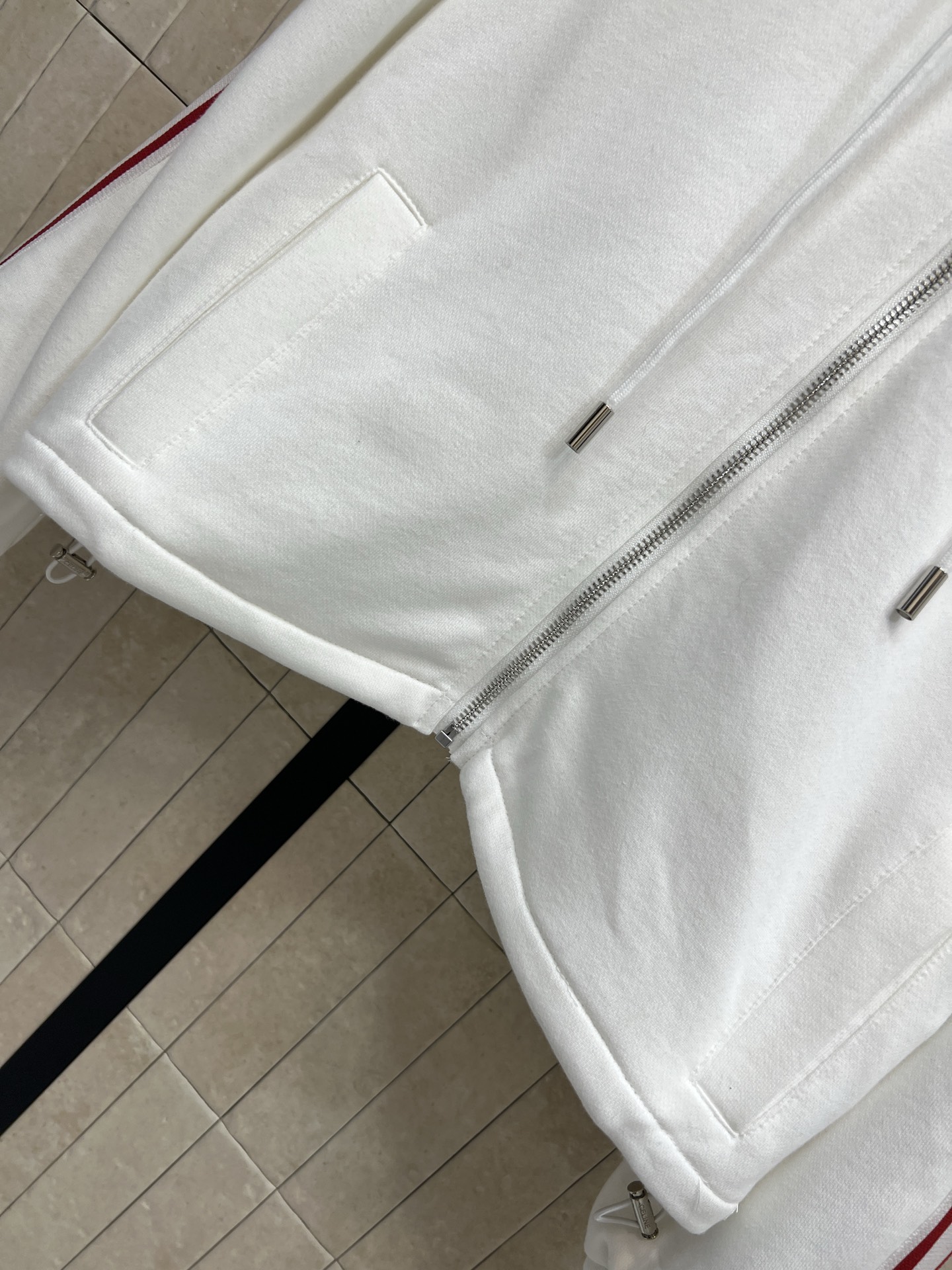 CE家 26春夏新款 条纹运动套装 连帽拉链外套+松紧腰短裤 简约又有细节感！撞色条纹装饰+品牌刺绣标志