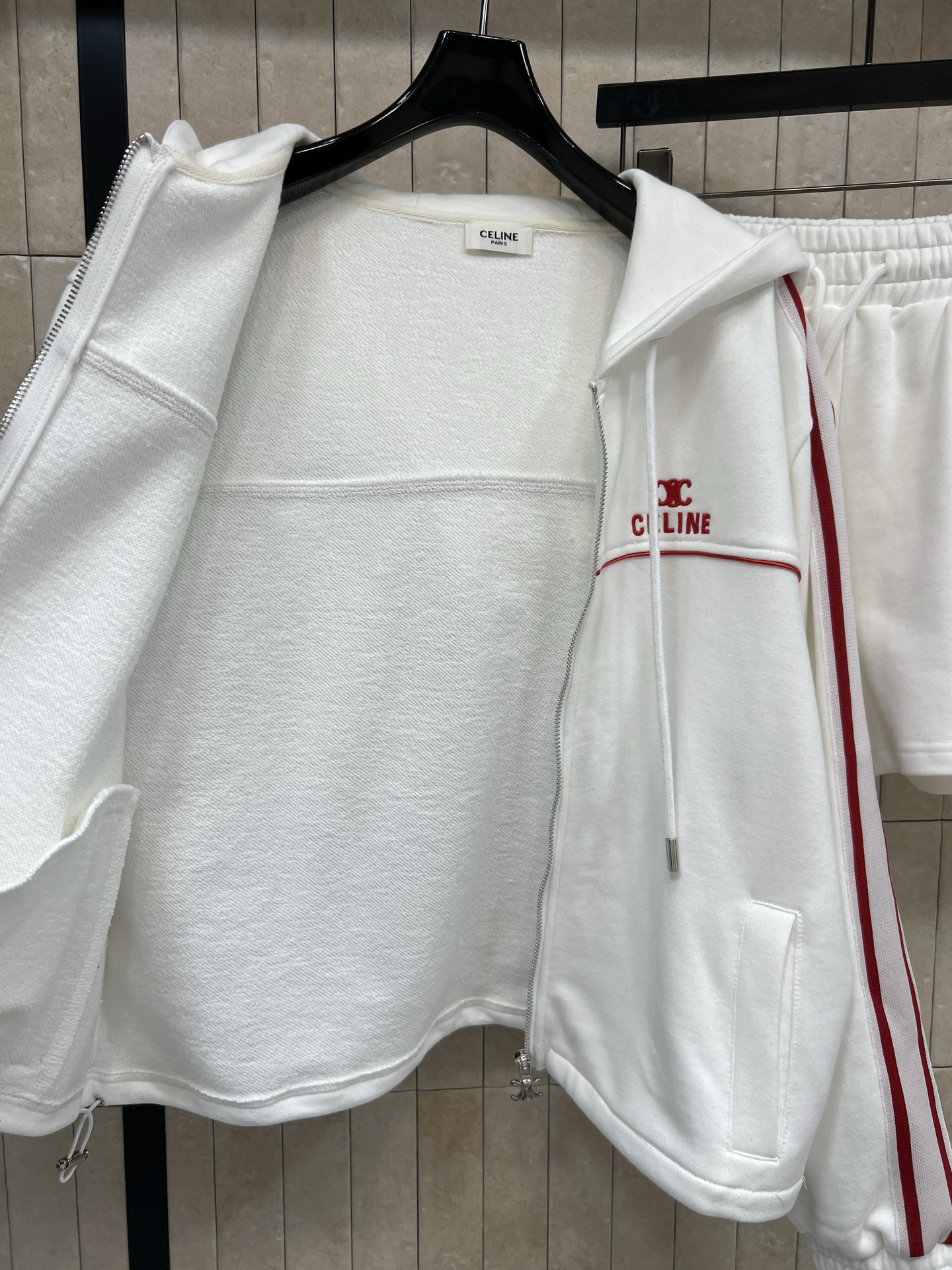CE家 26春夏新款 条纹运动套装 连帽拉链外套+松紧腰短裤 简约又有细节感！撞色条纹装饰+品牌刺绣标志